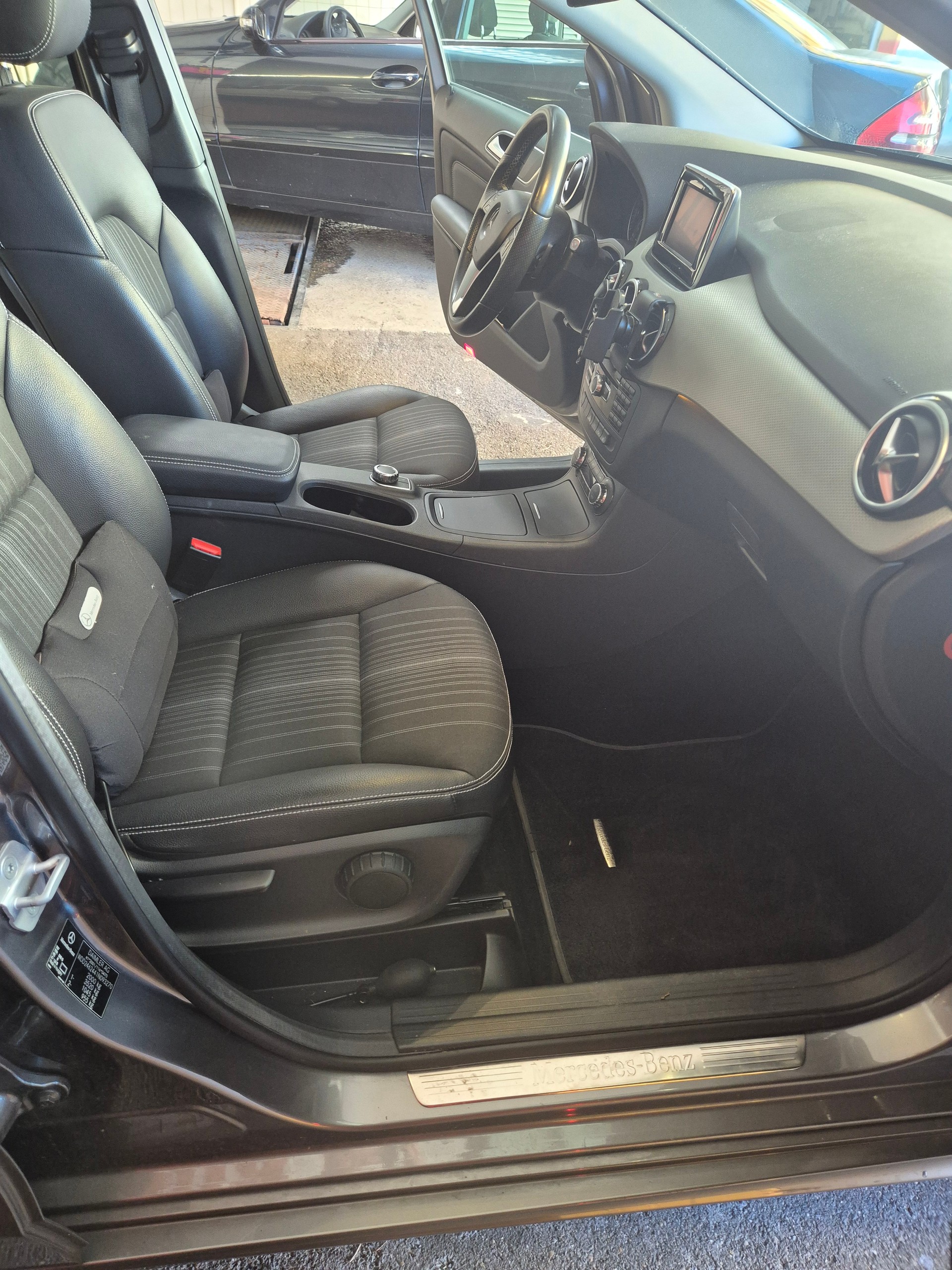 MERCEDES-BENZ B 250 7G-DCT-image-2