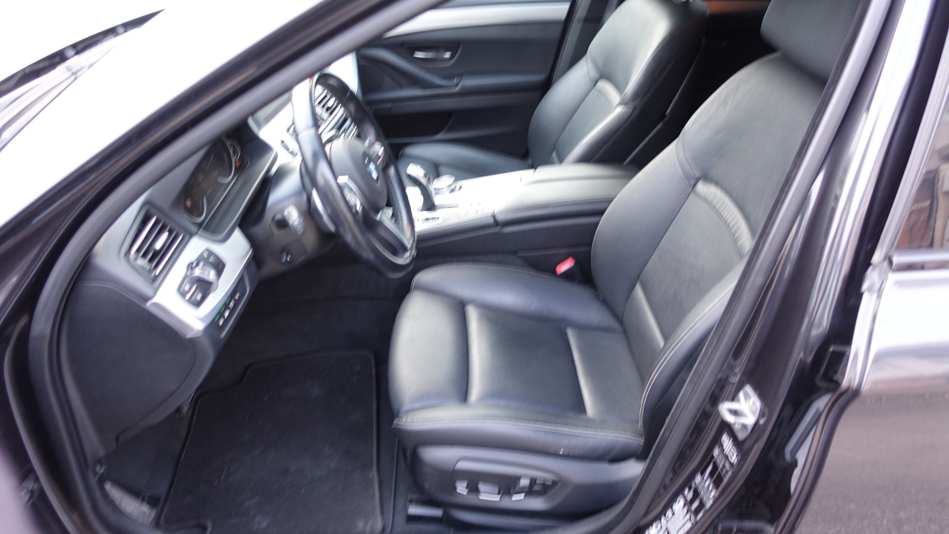 BMW 530d Touring xDrive Luxury Line Steptronic-image-6