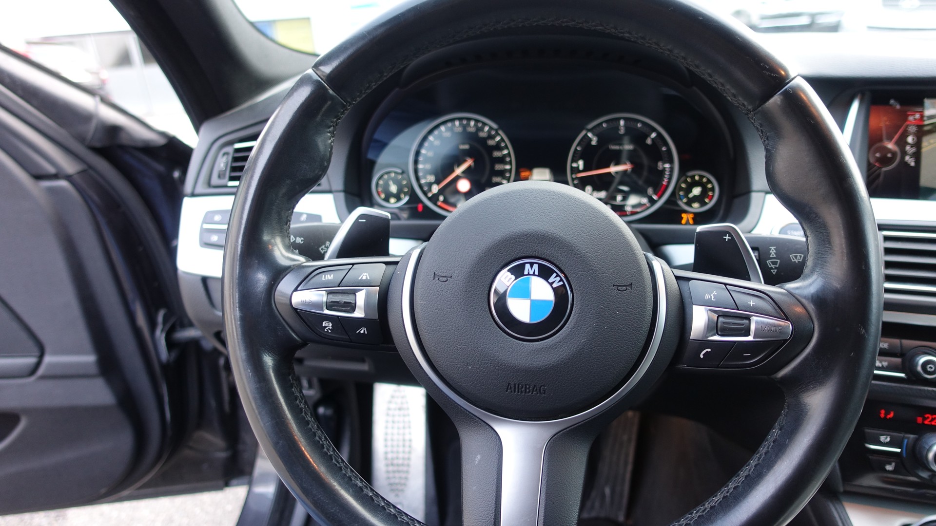 BMW 530d Touring xDrive Luxury Line Steptronic-image-8