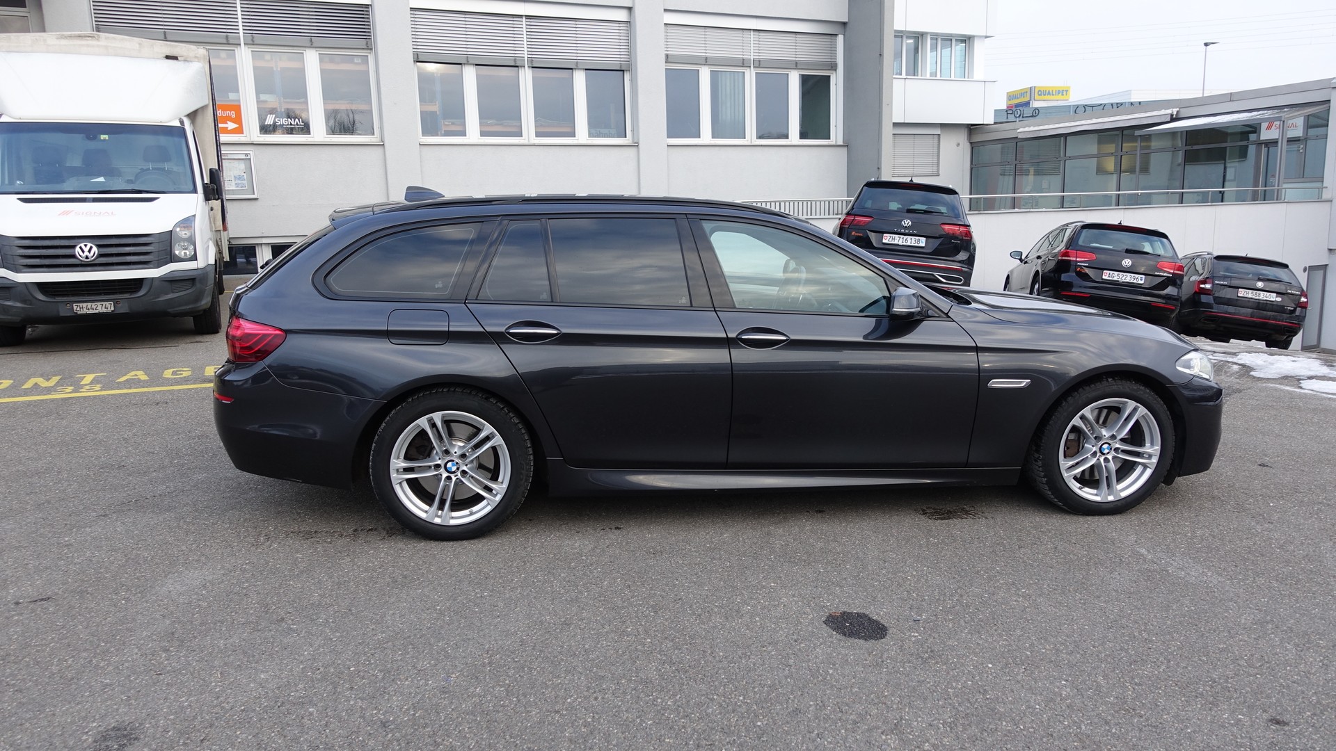 BMW 530d Touring xDrive Luxury Line Steptronic-image-2