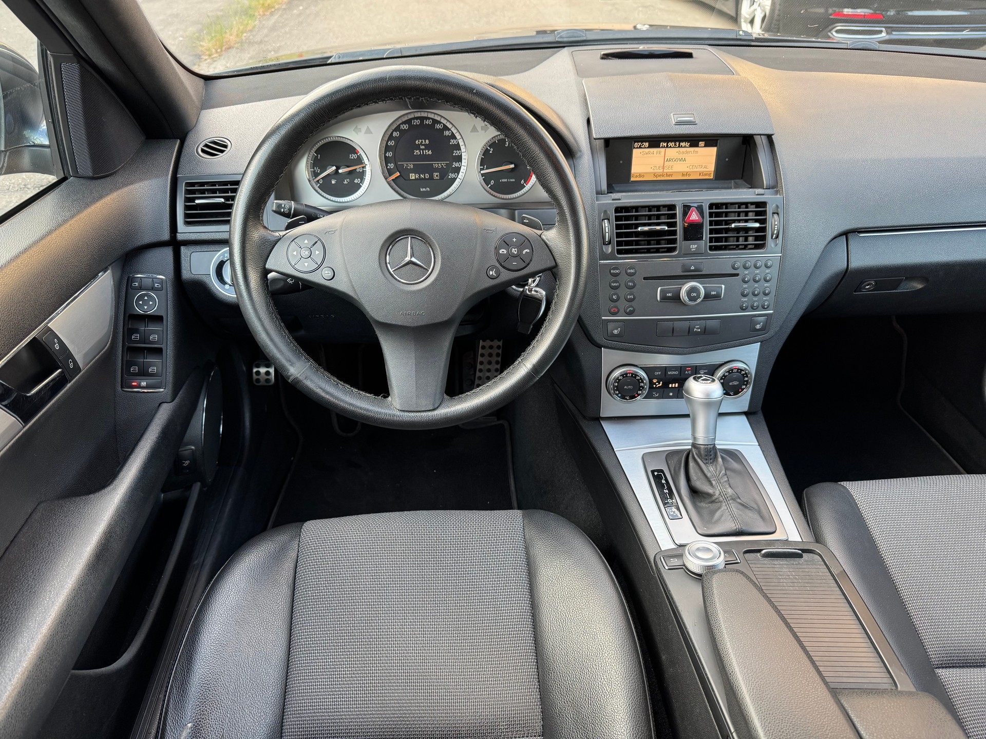 MERCEDES-BENZ C 220 CDI Avantgarde Automatic-image-6