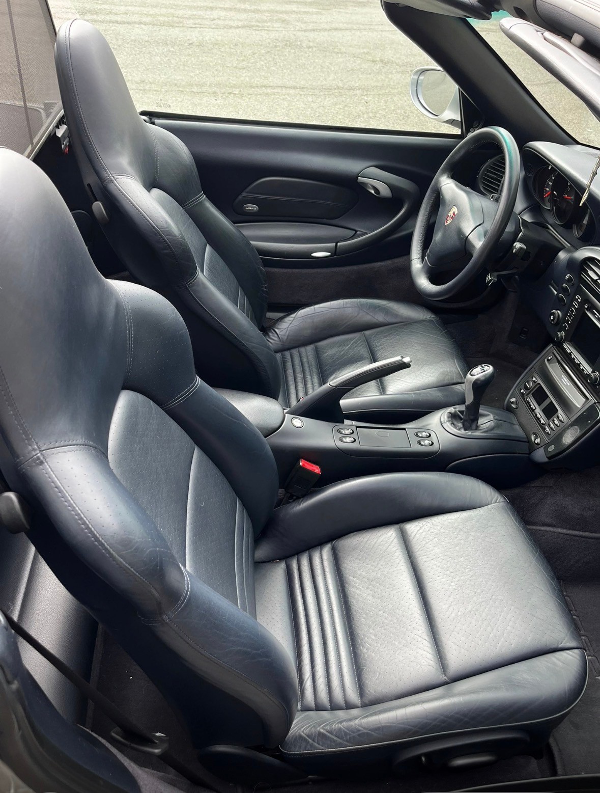 PORSCHE 911 Carrera 4 Cabrio-image-3