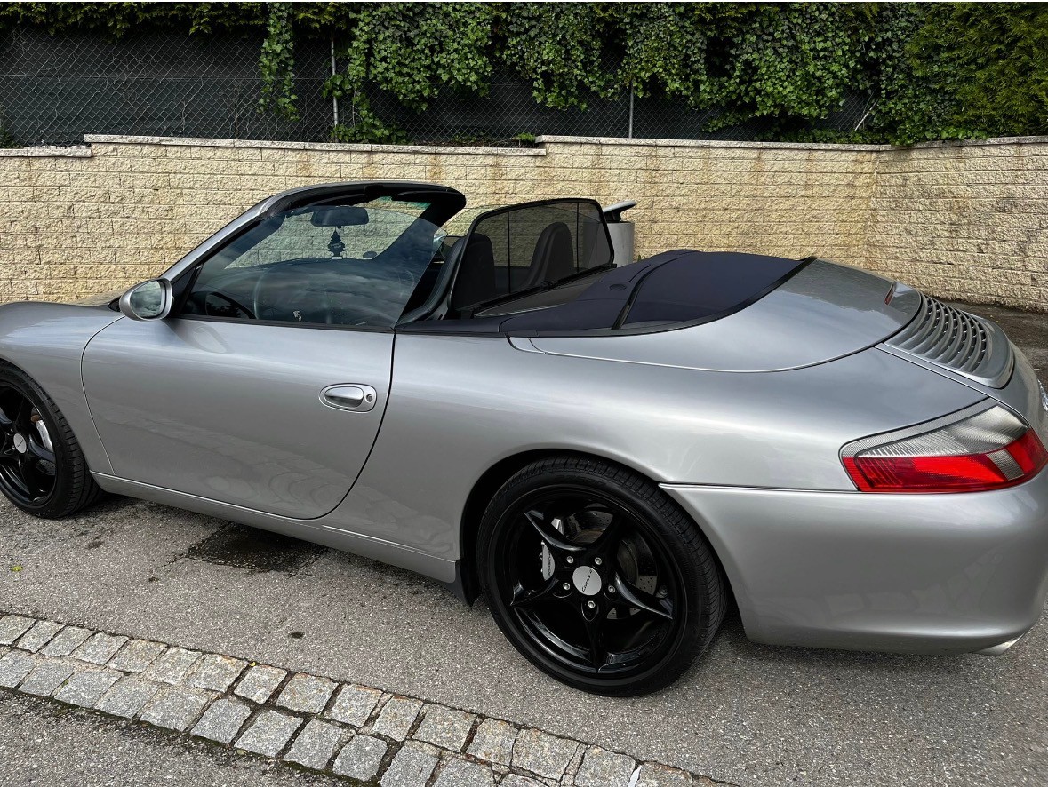 PORSCHE 911 Carrera 4 Cabrio-image-4