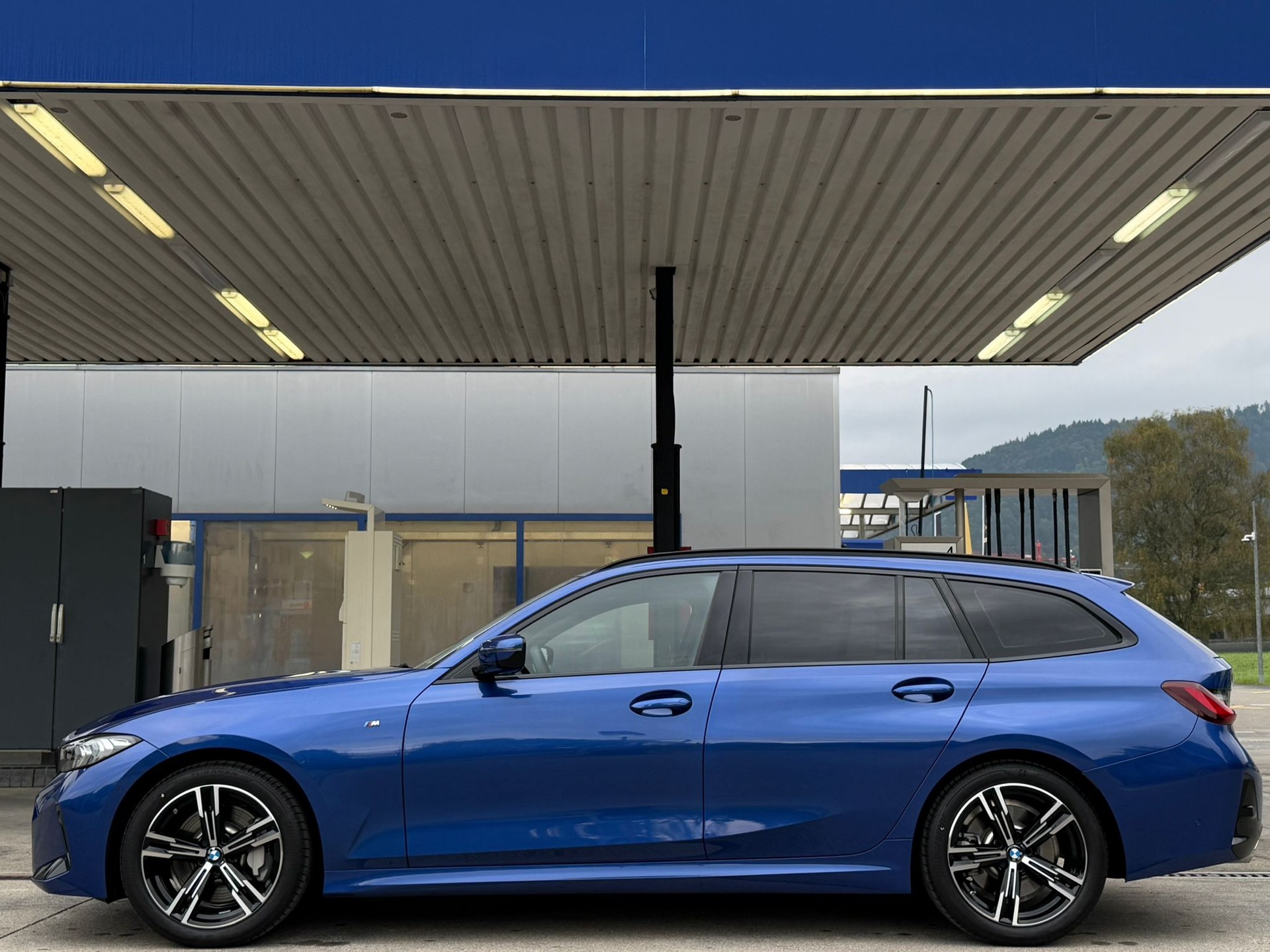 BMW 330i Touring xDrive Steptronic M Sport *Shadow-Line**Live Cockpit**245PS**Modell 2025*-showroom-element-3