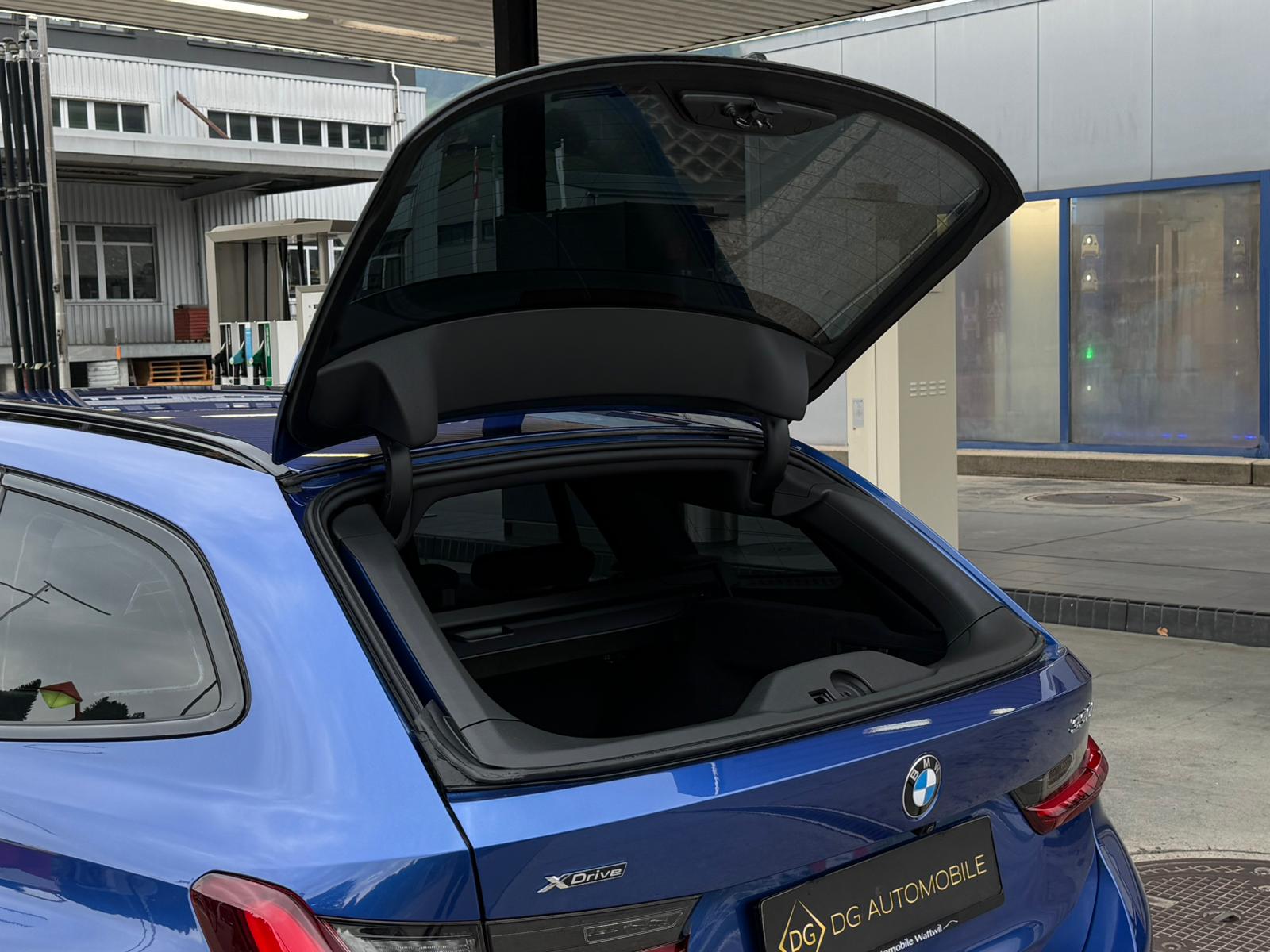 BMW 330i Touring xDrive Steptronic M Sport *Shadow-Line**Live Cockpit**245PS**Modell 2025*-image-6
