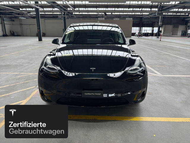 TESLA Model Y Performance-showroom-element-2
