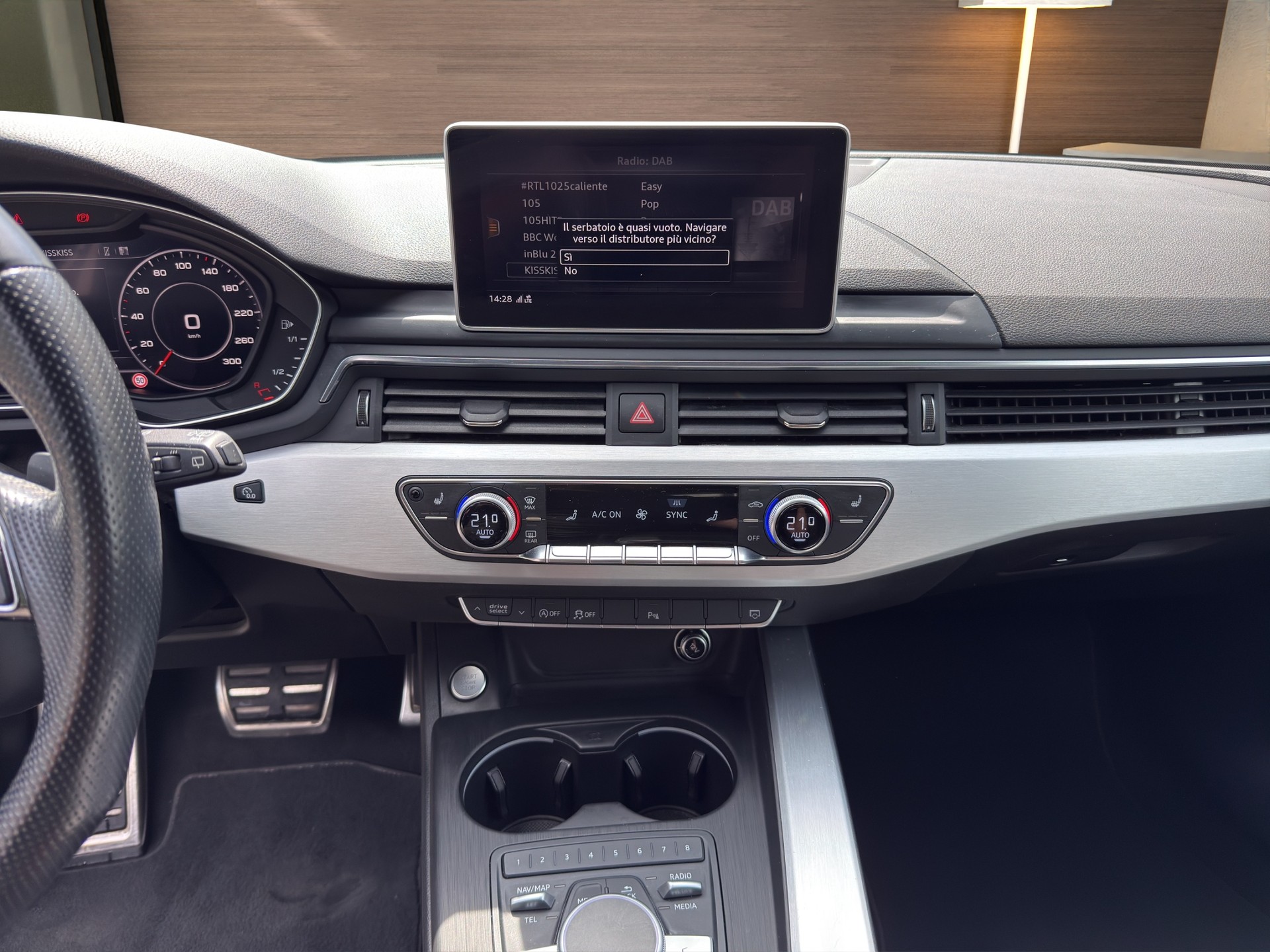 AUDI A4 Avant 2.0 TFSI Sport S-tronic-image-10