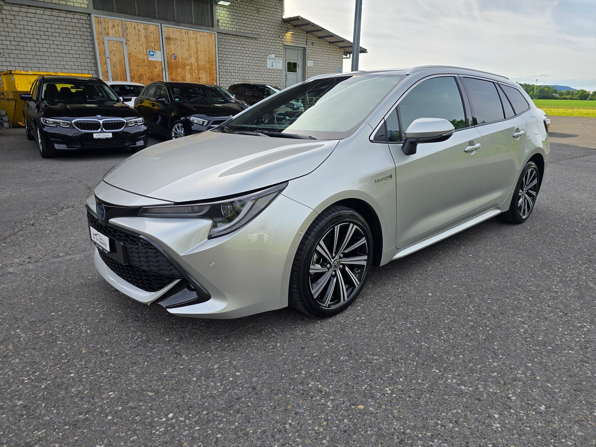 TOYOTA Corolla 2.0 HSD Premium e-CVT-showroom-element-2