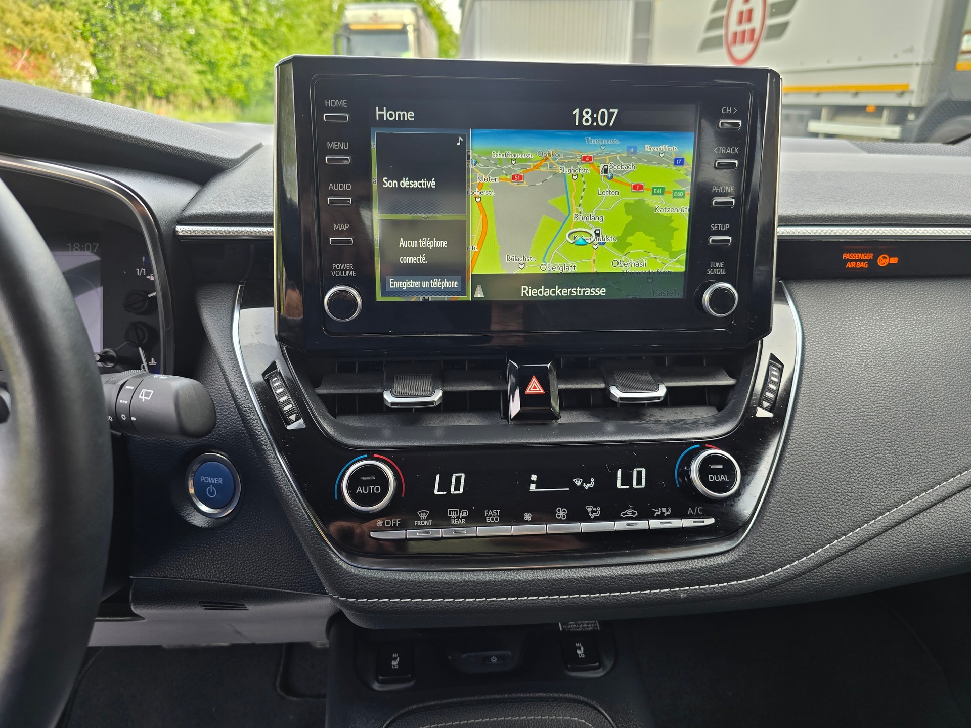 TOYOTA Corolla 2.0 HSD Premium e-CVT-image-24