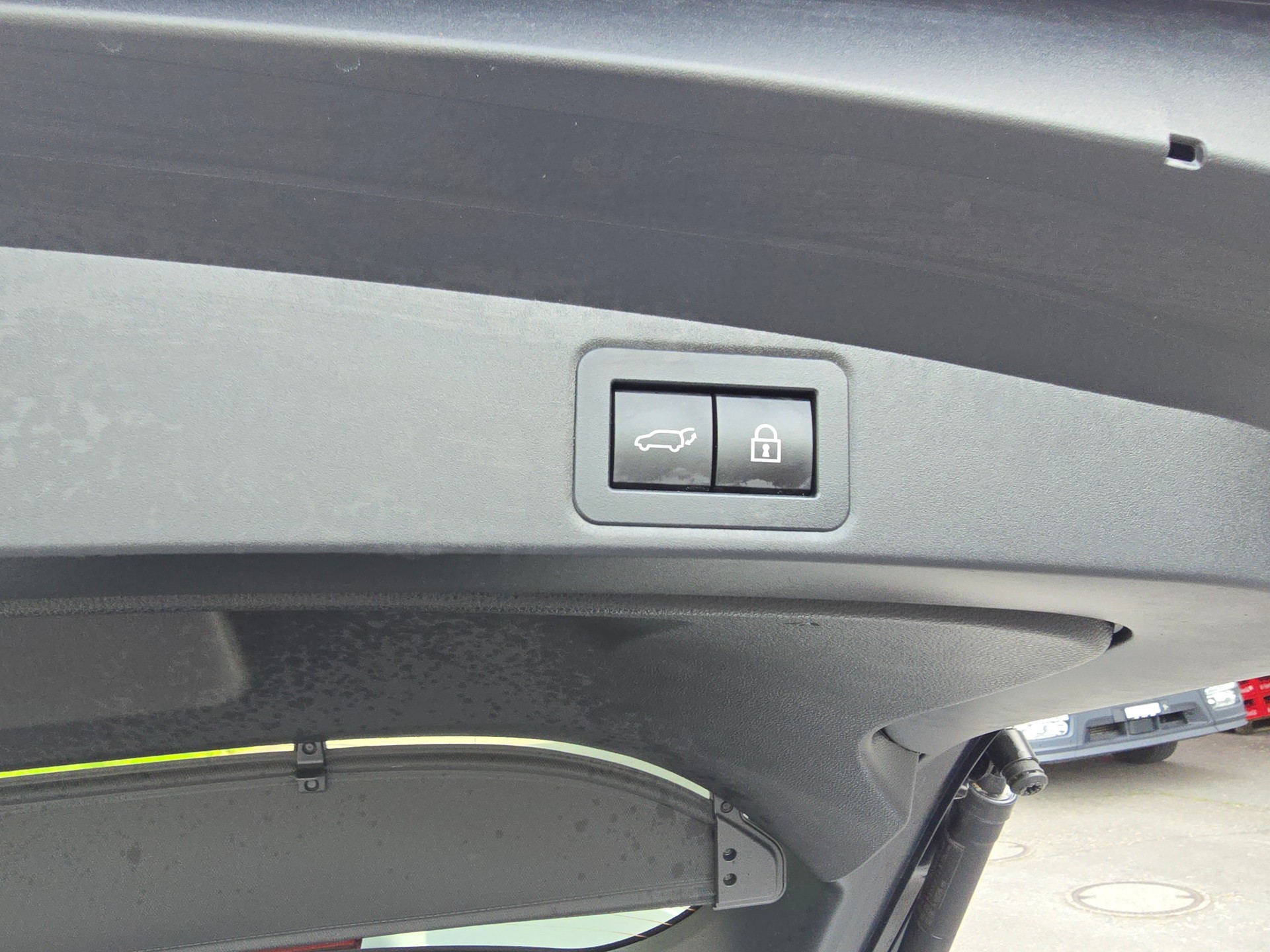 TOYOTA Corolla 2.0 HSD Premium e-CVT-image-7