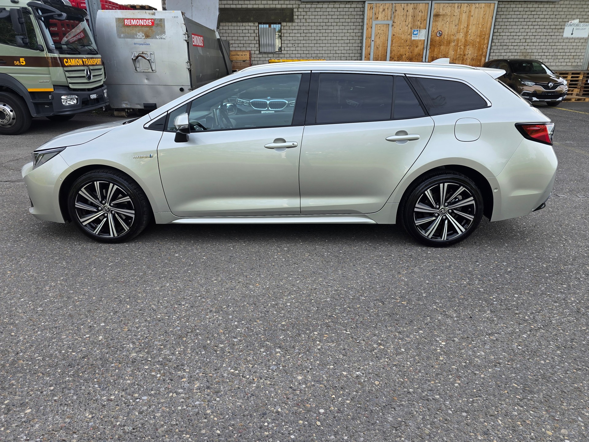 TOYOTA Corolla 2.0 HSD Premium e-CVT-image-8