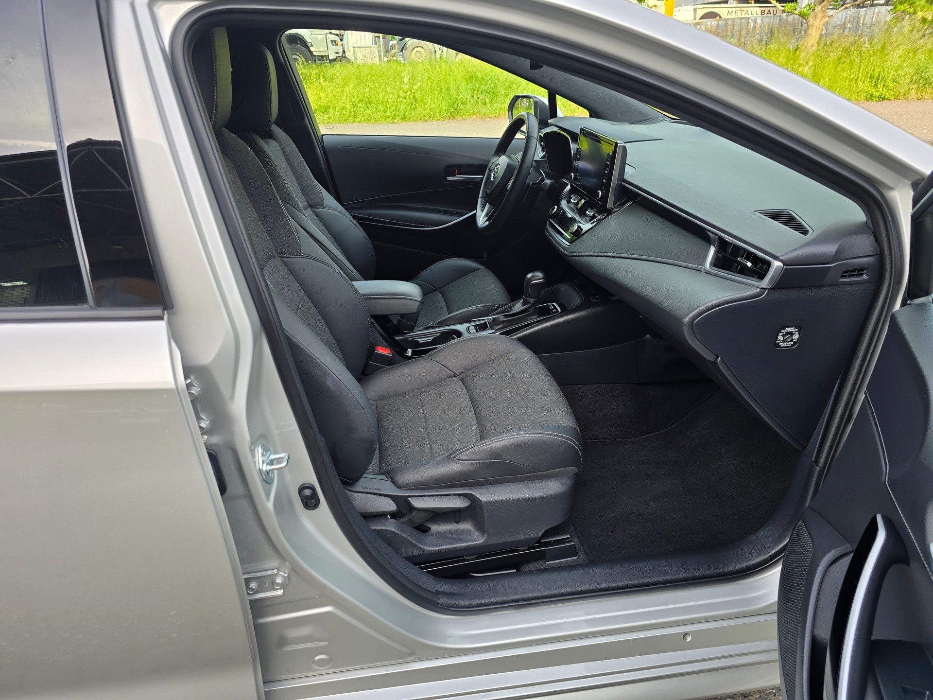 TOYOTA Corolla 2.0 HSD Premium e-CVT-image-10