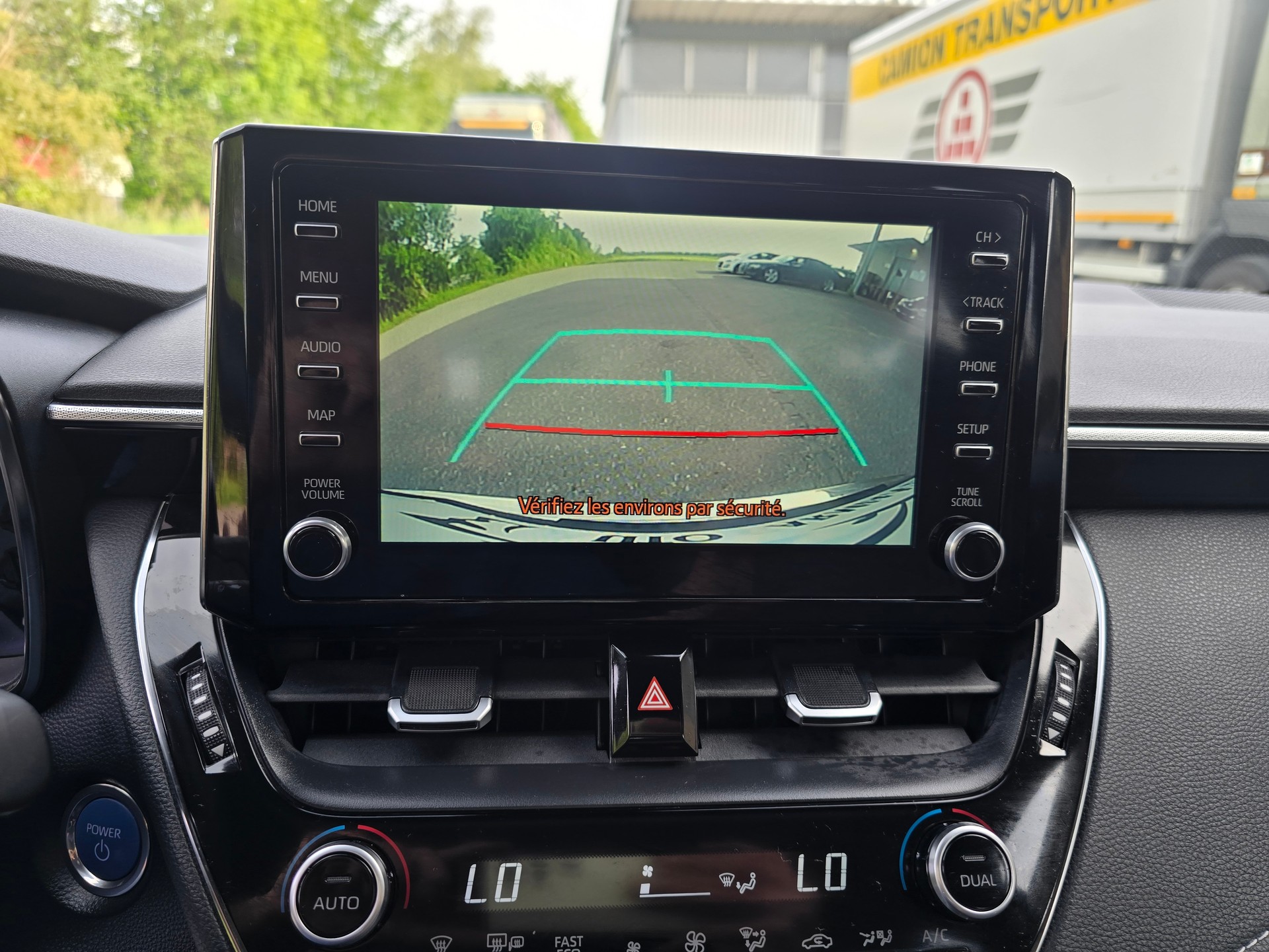 TOYOTA Corolla 2.0 HSD Premium e-CVT-image-27