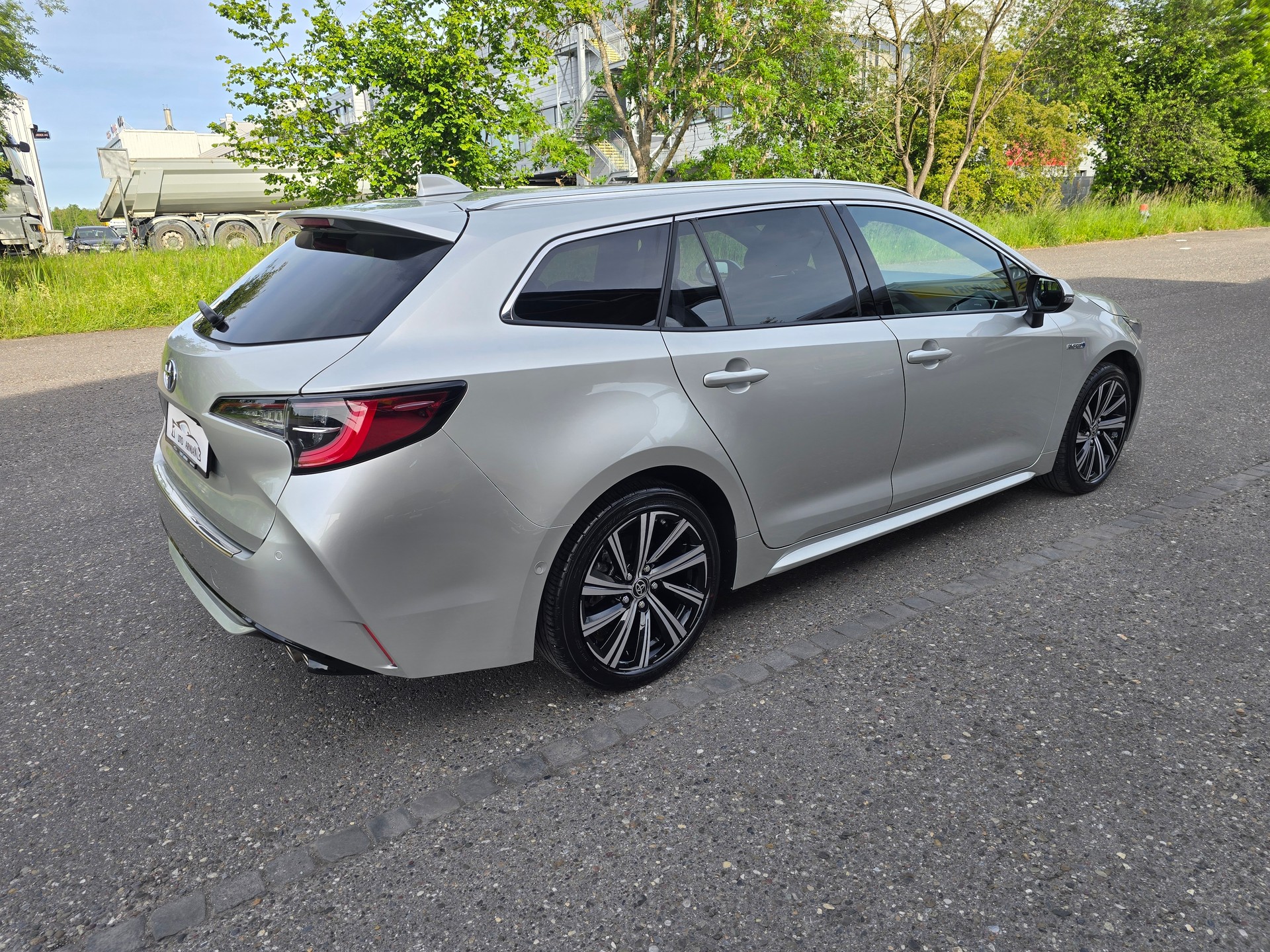 TOYOTA Corolla 2.0 HSD Premium e-CVT-image-5