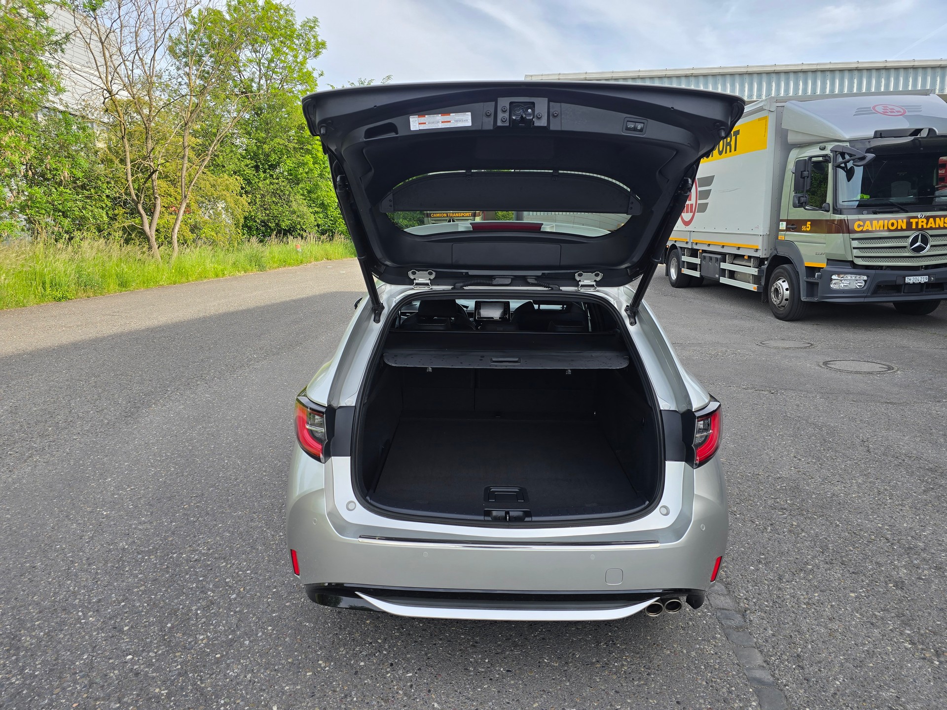 TOYOTA Corolla 2.0 HSD Premium e-CVT-image-6