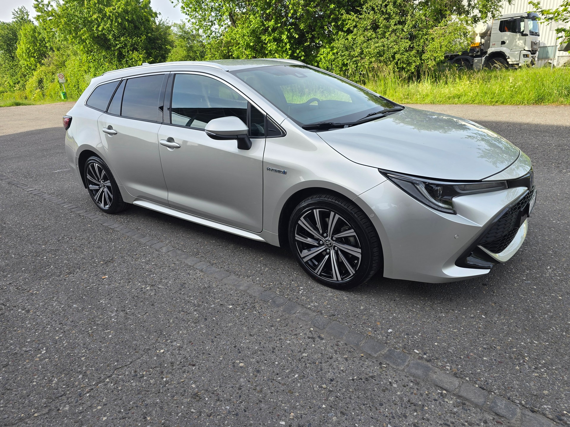 TOYOTA Corolla 2.0 HSD Premium e-CVT-showroom-element-1