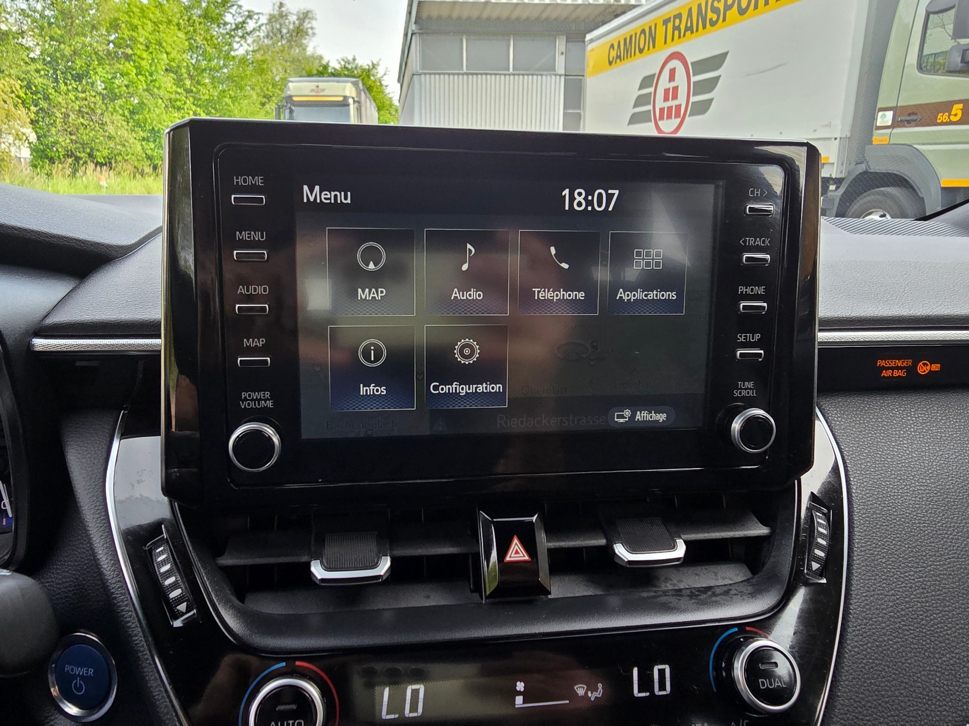 TOYOTA Corolla 2.0 HSD Premium e-CVT-image-25