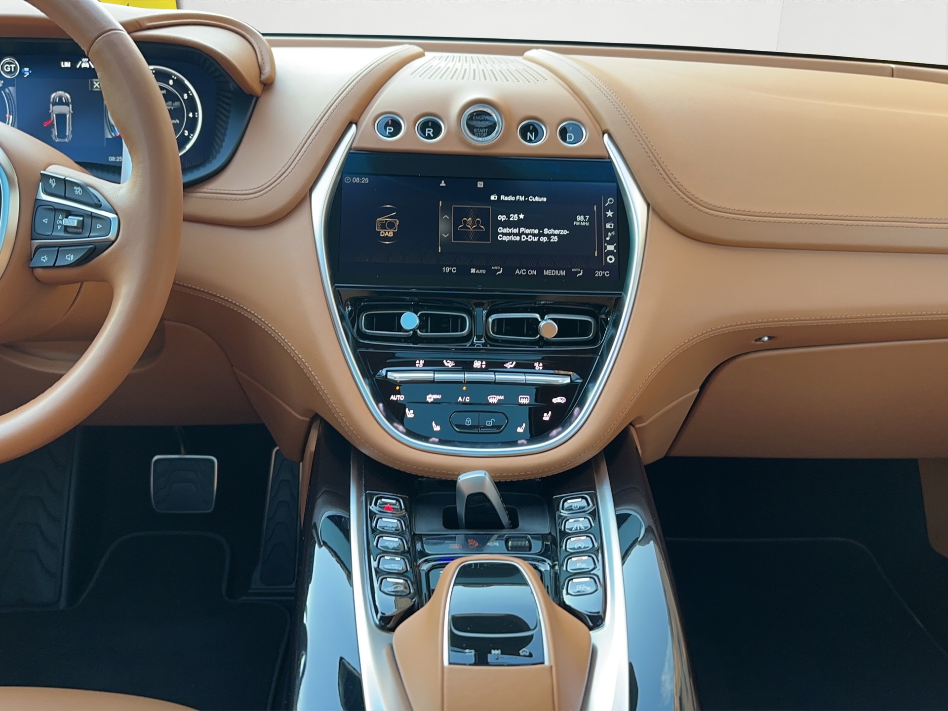 ASTON MARTIN DBX 4.0 V8 (CH) Frisch ab Service!-image-18