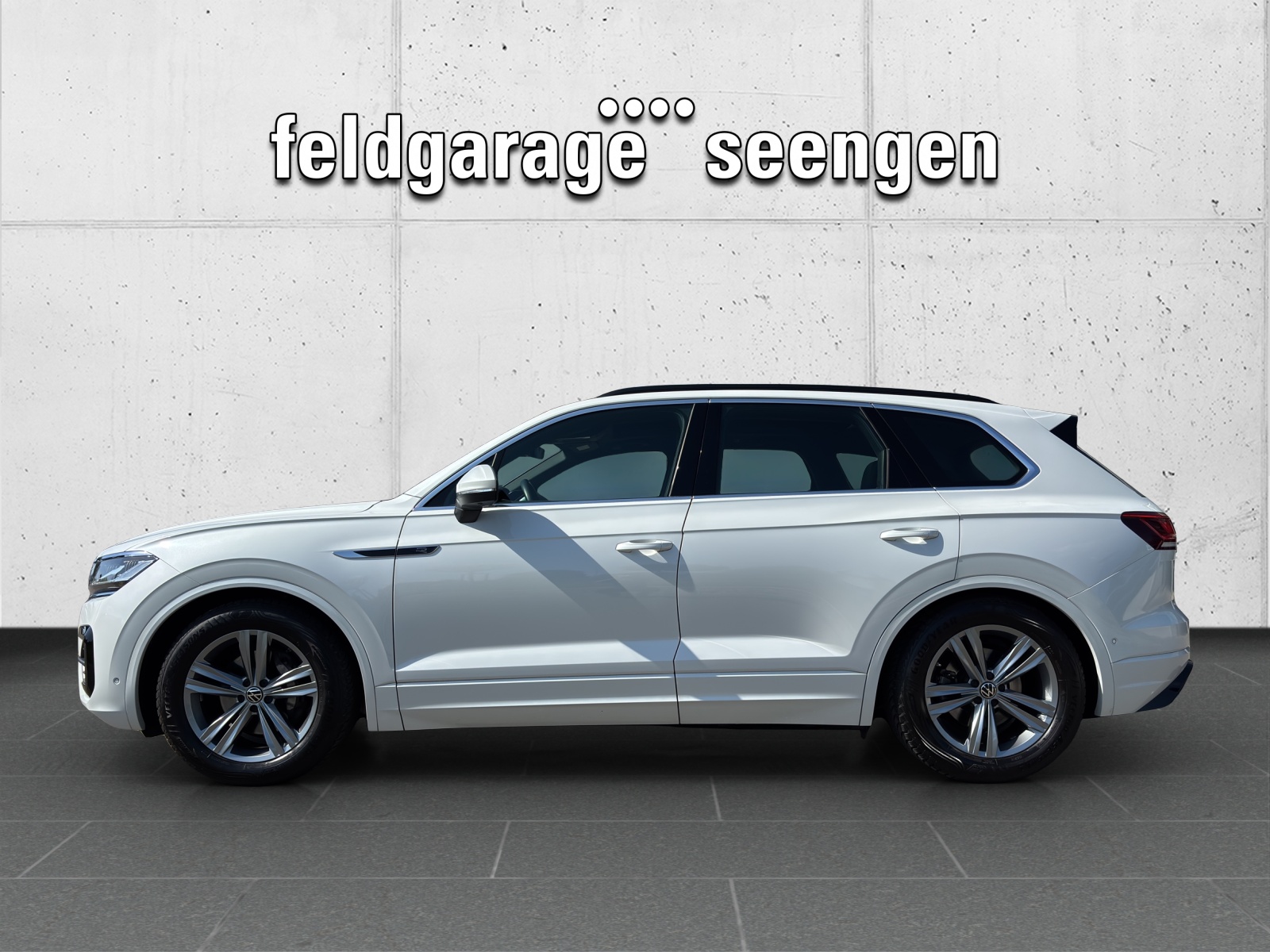 VW Touareg 3.0 TDI R Line Tiptronic mit fortl. Werksgarantie, AHK, Panorama-Ausstell-/Schiebedach, Standheizung & Winterräder-showroom-element-1