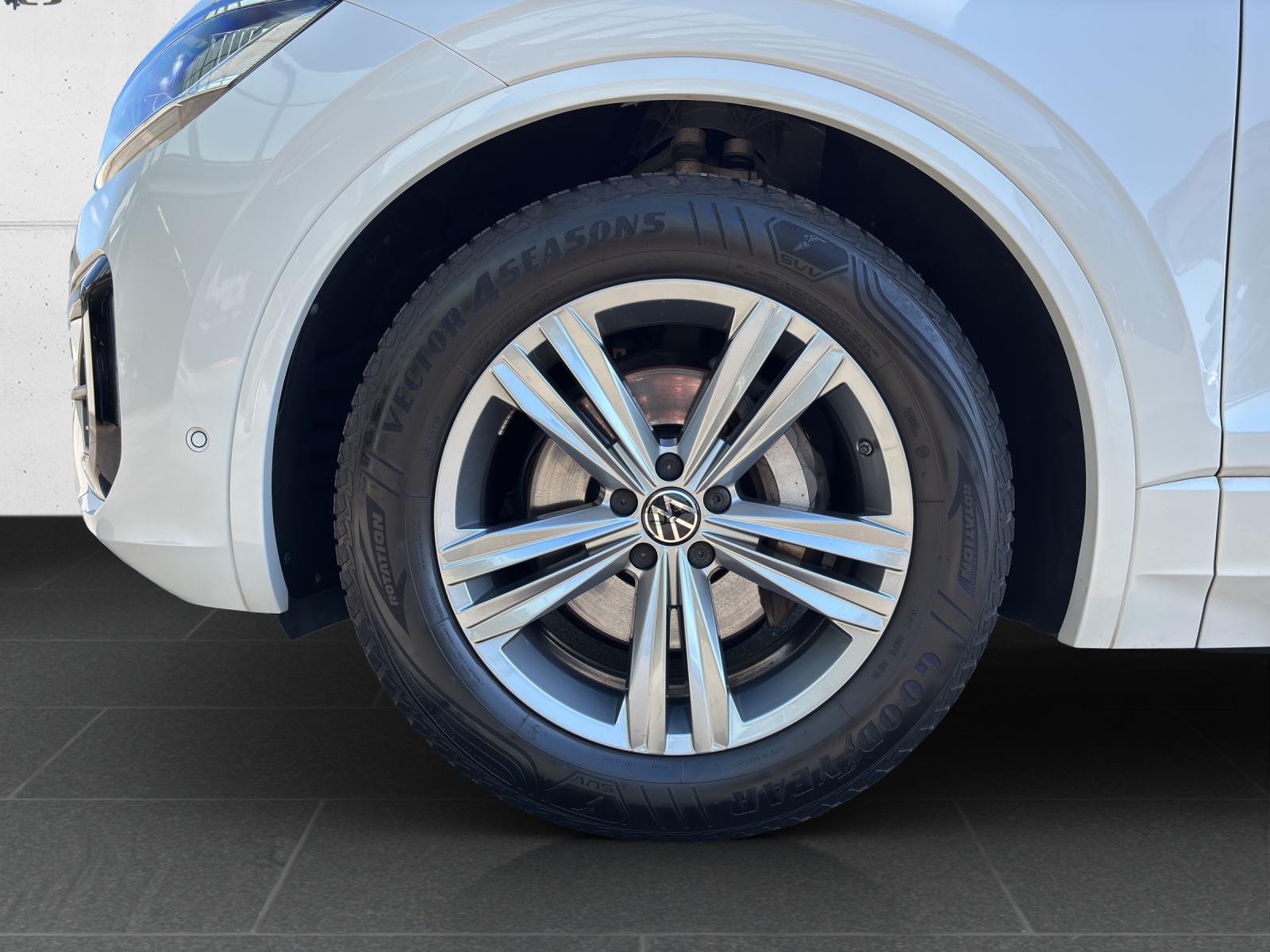 VW Touareg 3.0 TDI R Line Tiptronic mit fortl. Werksgarantie, AHK, Panorama-Ausstell-/Schiebedach, Standheizung-image-11