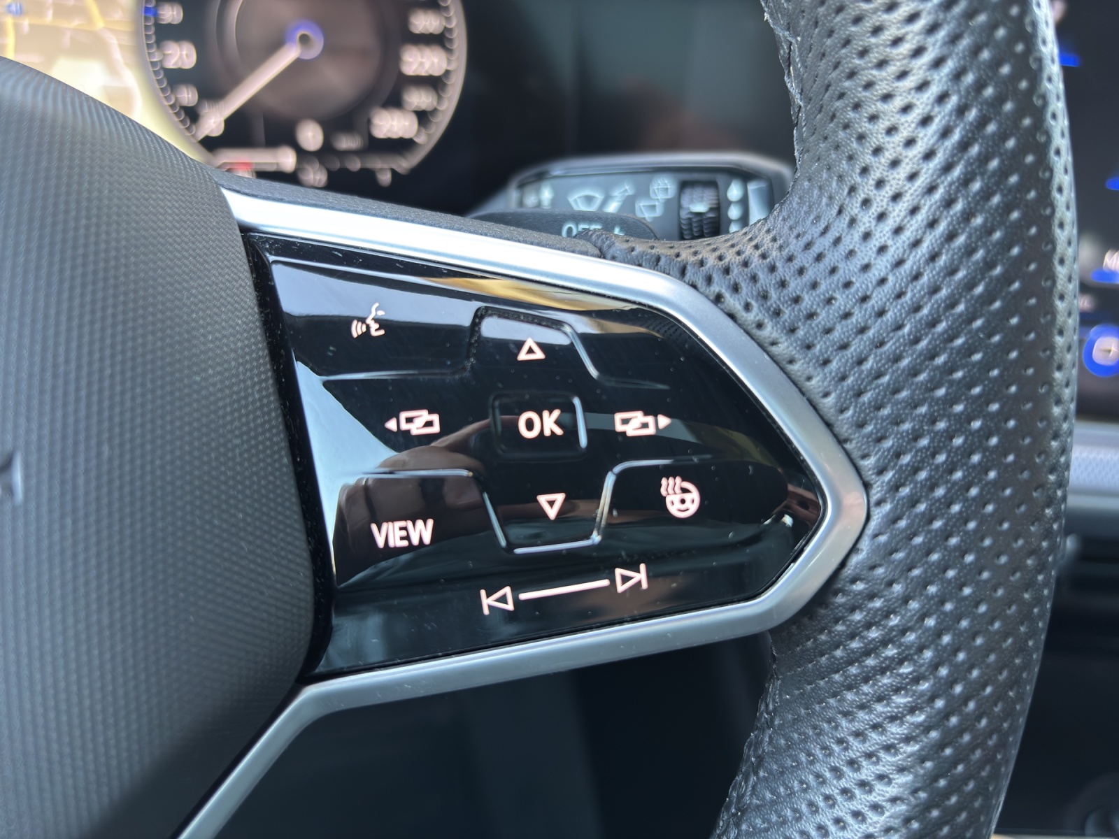 VW Touareg 3.0 TDI R Line Tiptronic mit fortl. Werksgarantie, AHK, Panorama-Ausstell-/Schiebedach, Standheizung-image-15