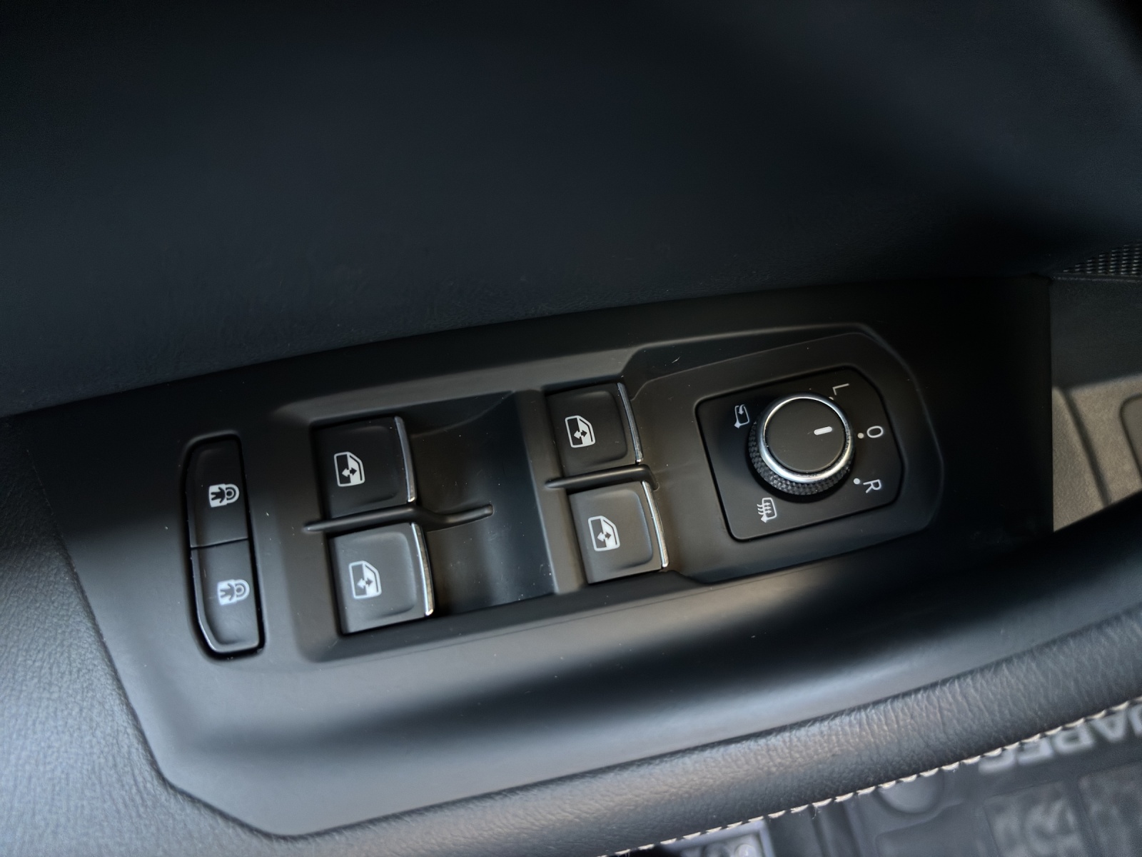 VW Touareg 3.0 TDI R Line Tiptronic mit fortl. Werksgarantie, AHK, Panorama-Ausstell-/Schiebedach, Standheizung-image-33