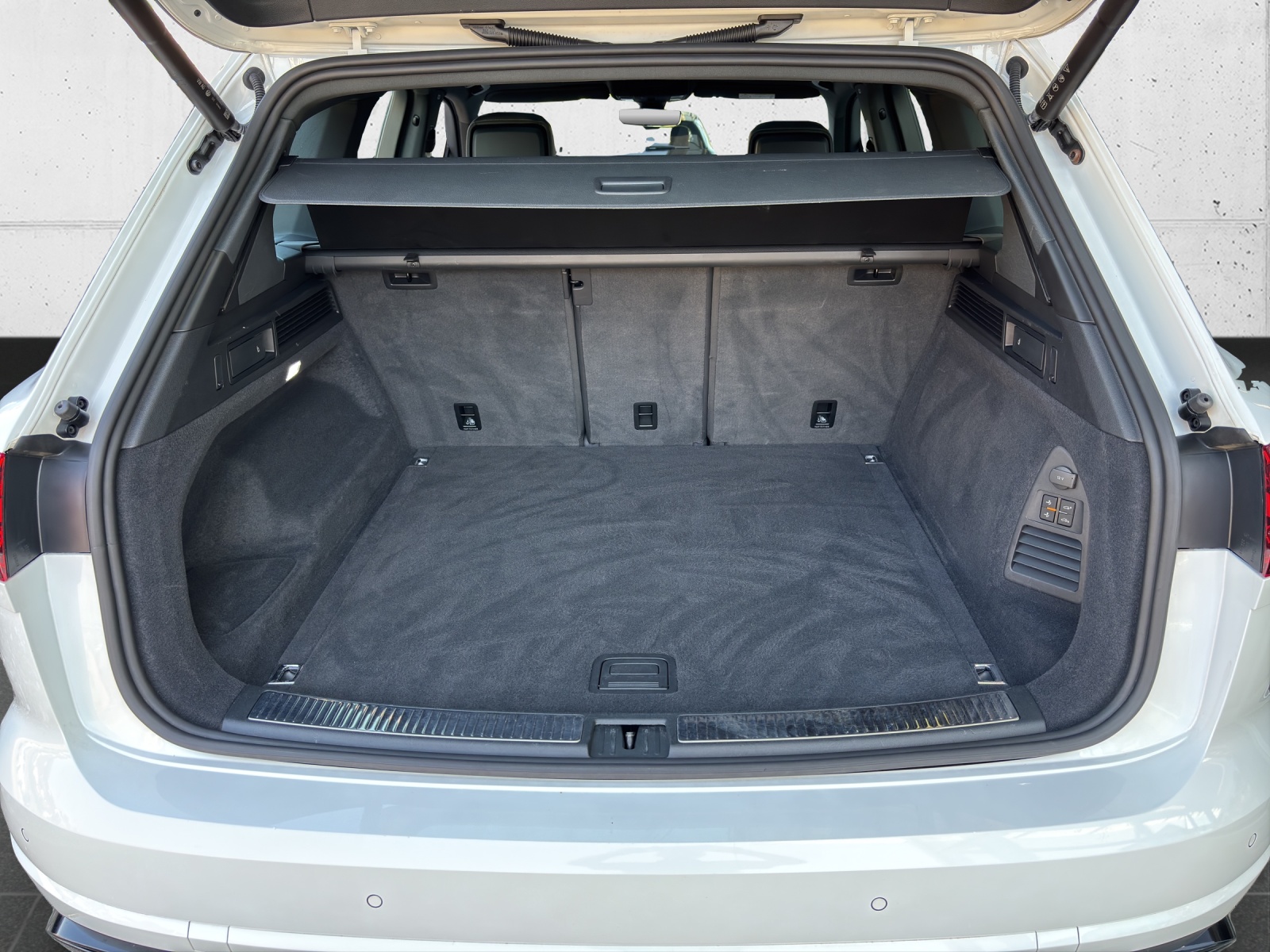 VW Touareg 3.0 TDI R Line Tiptronic mit fortl. Werksgarantie, AHK, Panorama-Ausstell-/Schiebedach, Standheizung-image-7