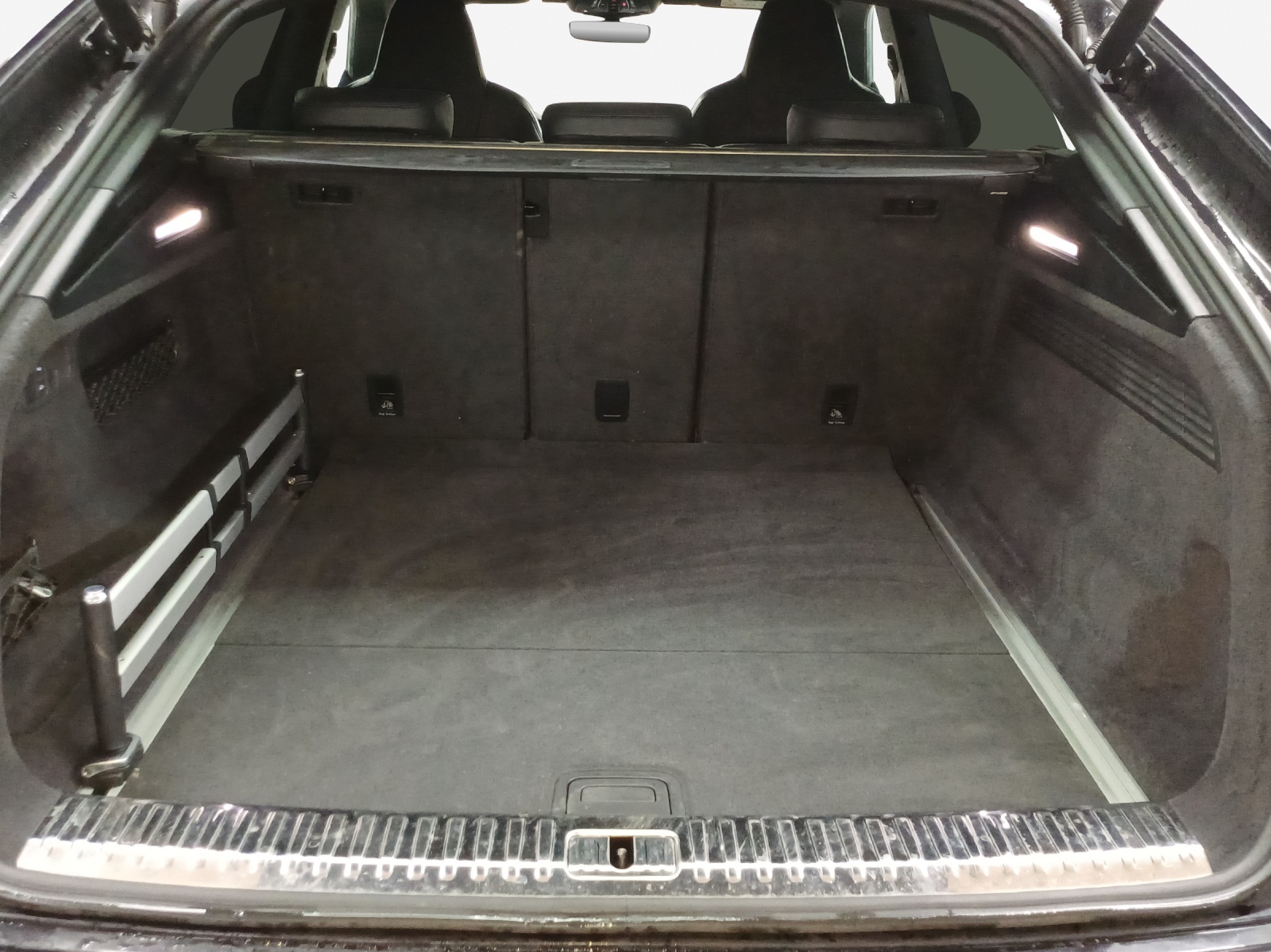 AUDI RSQ8 quattro tiptronic-image-12