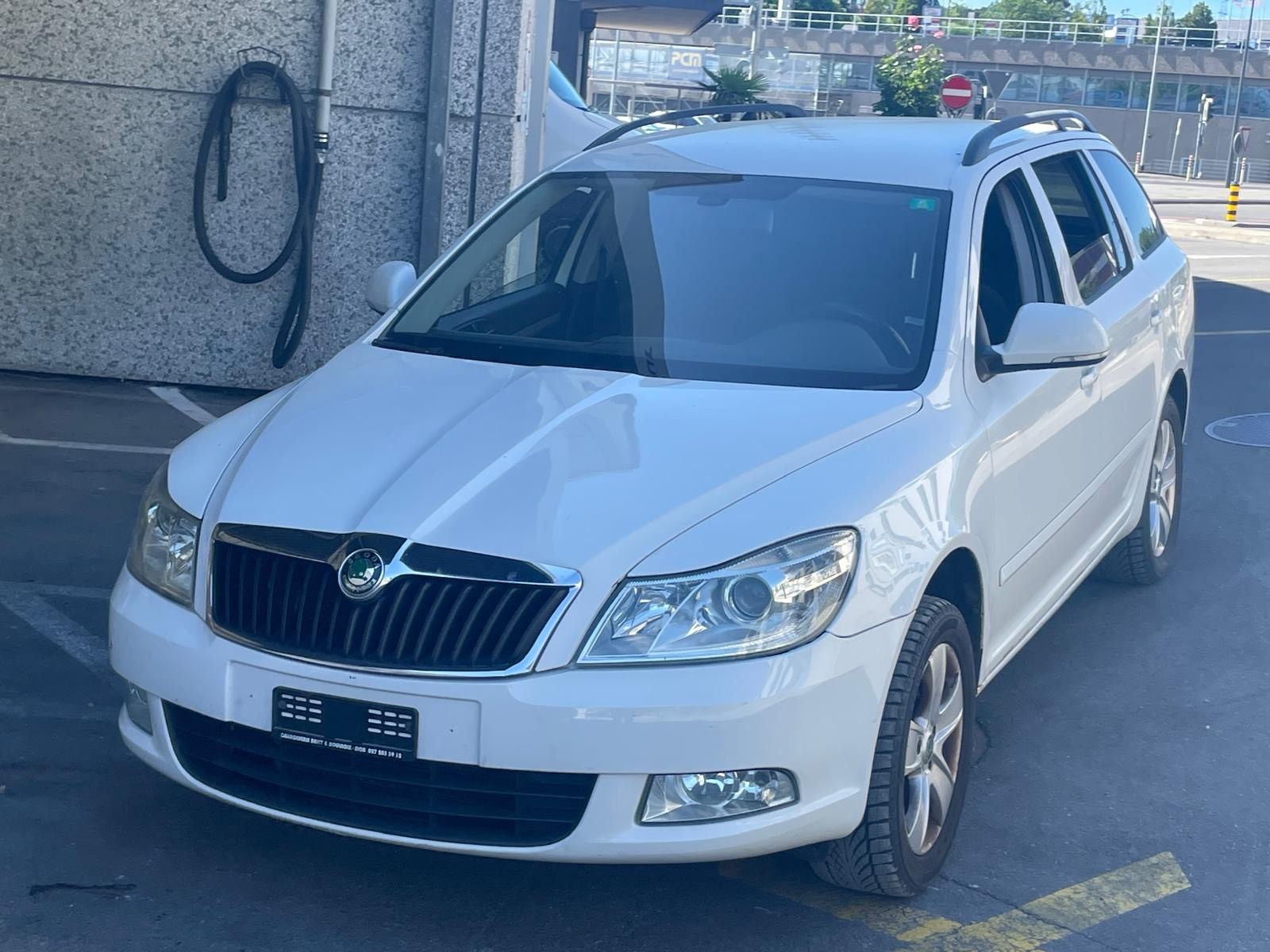 SKODA Octavia Combi 1.8 TSI Ambition 4x4-image-3