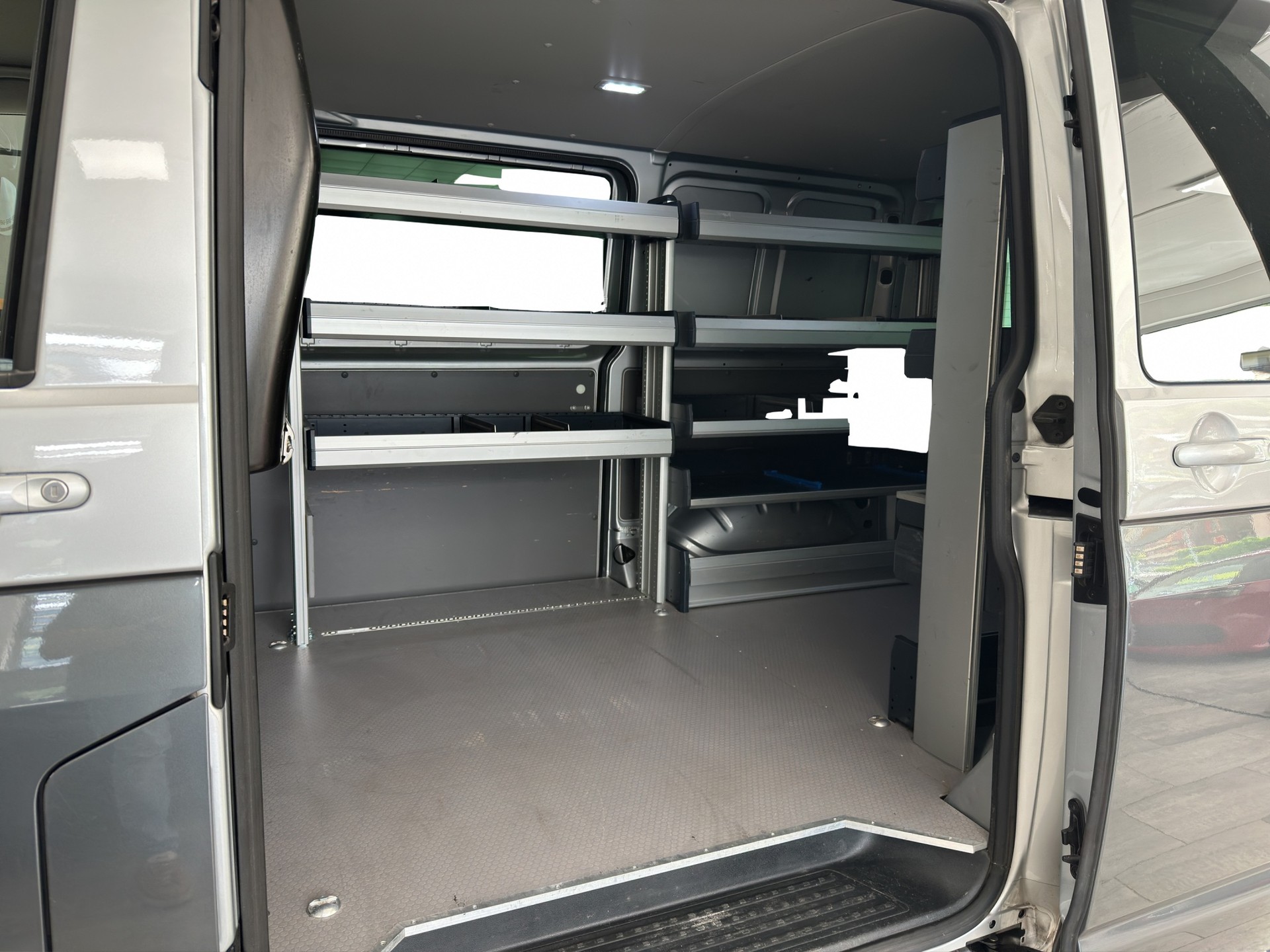 VW T6.1 2.0 Bi-TDI 4Motion DSG-image-16