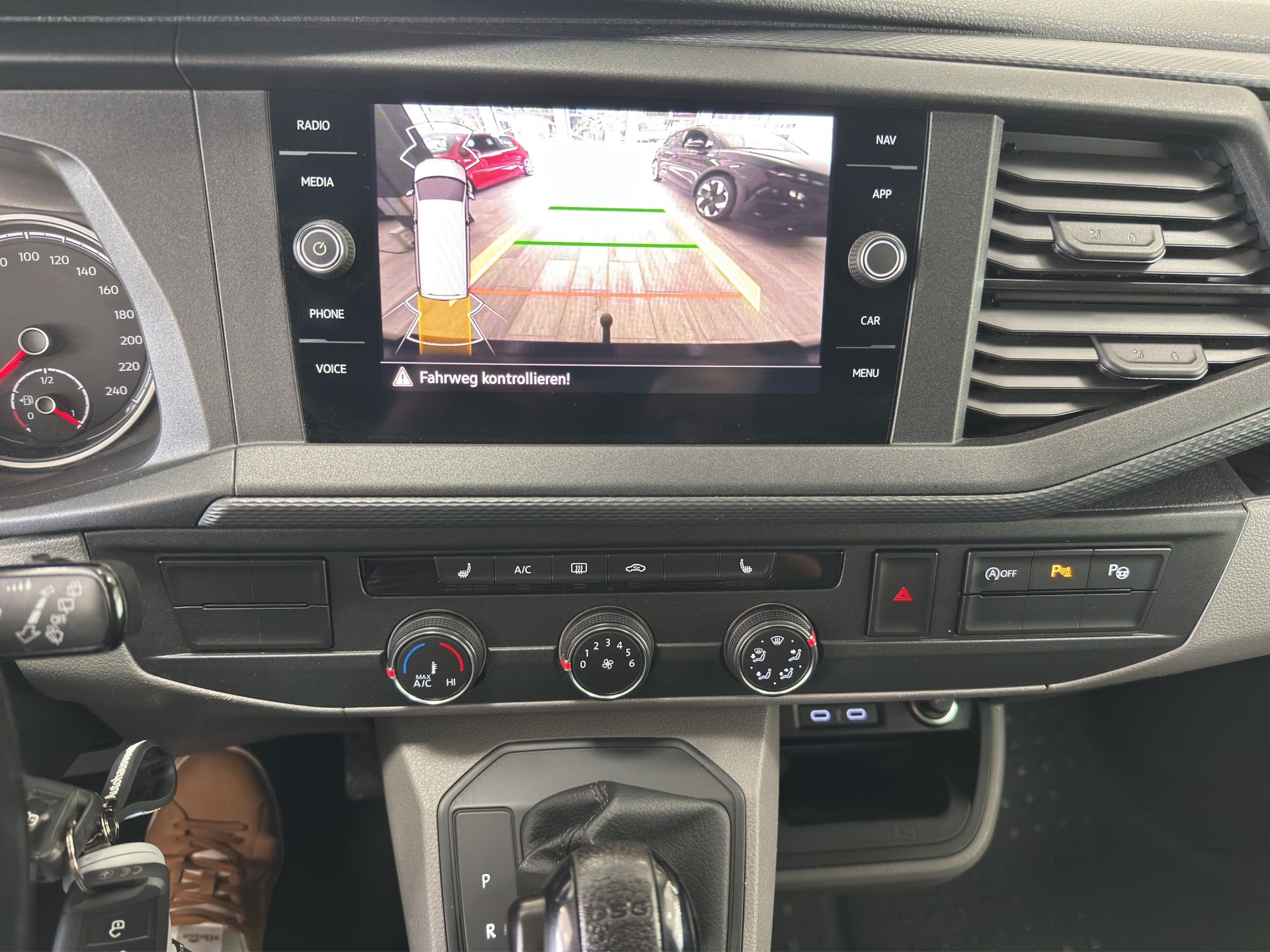 VW T6.1 2.0 Bi-TDI 4Motion DSG-image-23