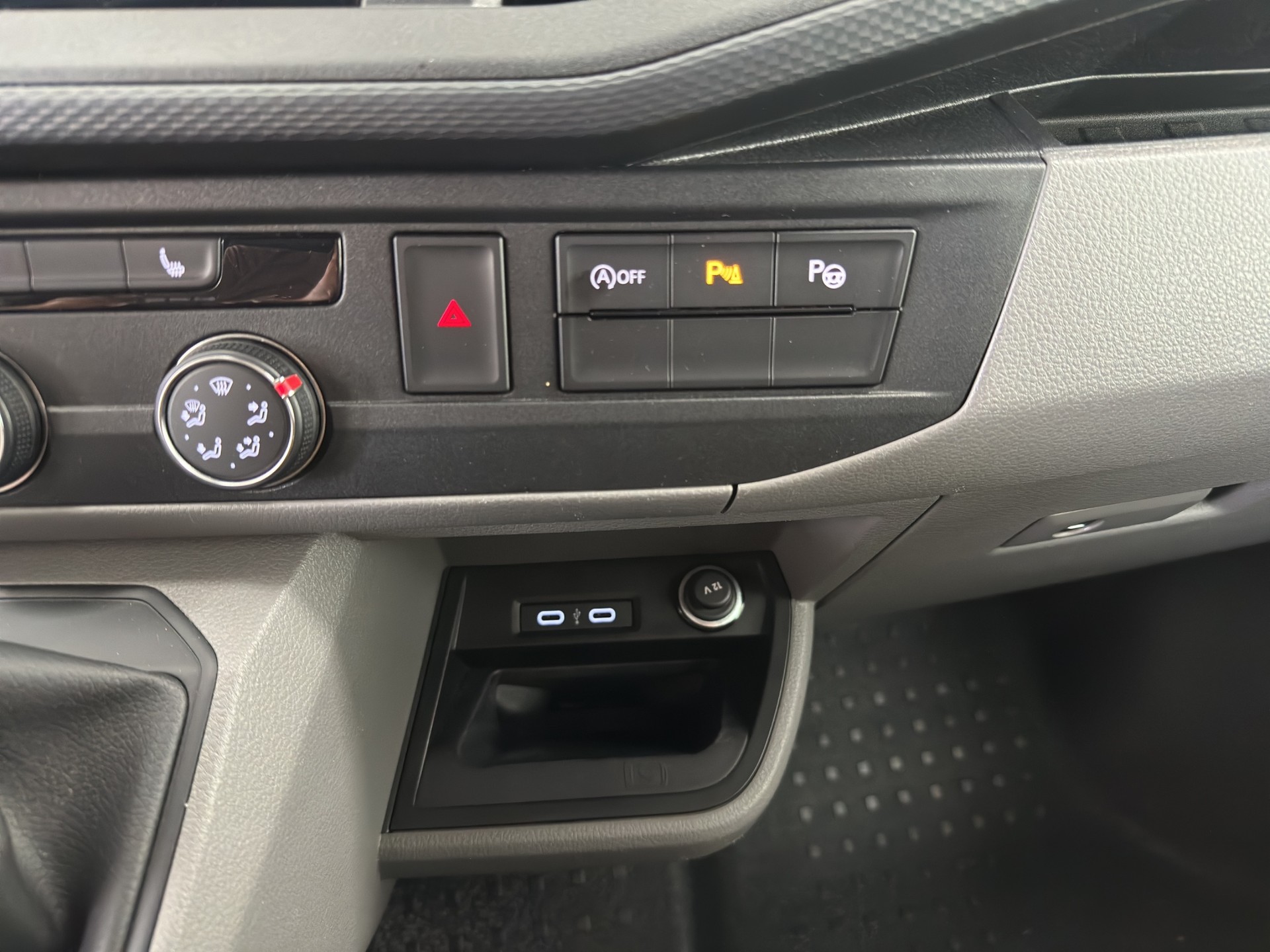 VW T6.1 2.0 Bi-TDI 4Motion DSG-image-24