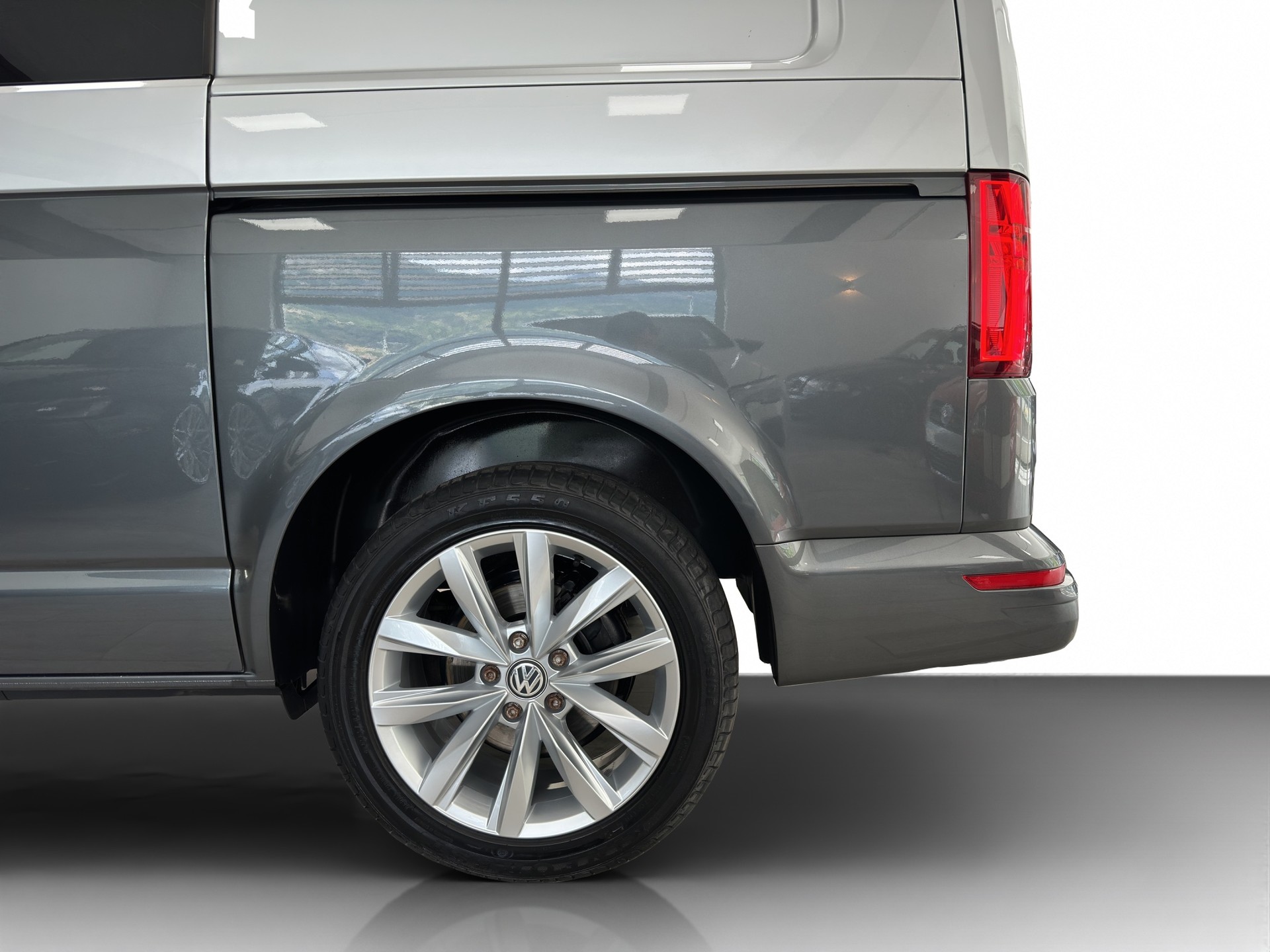VW T6.1 2.0 Bi-TDI 4Motion DSG-image-15