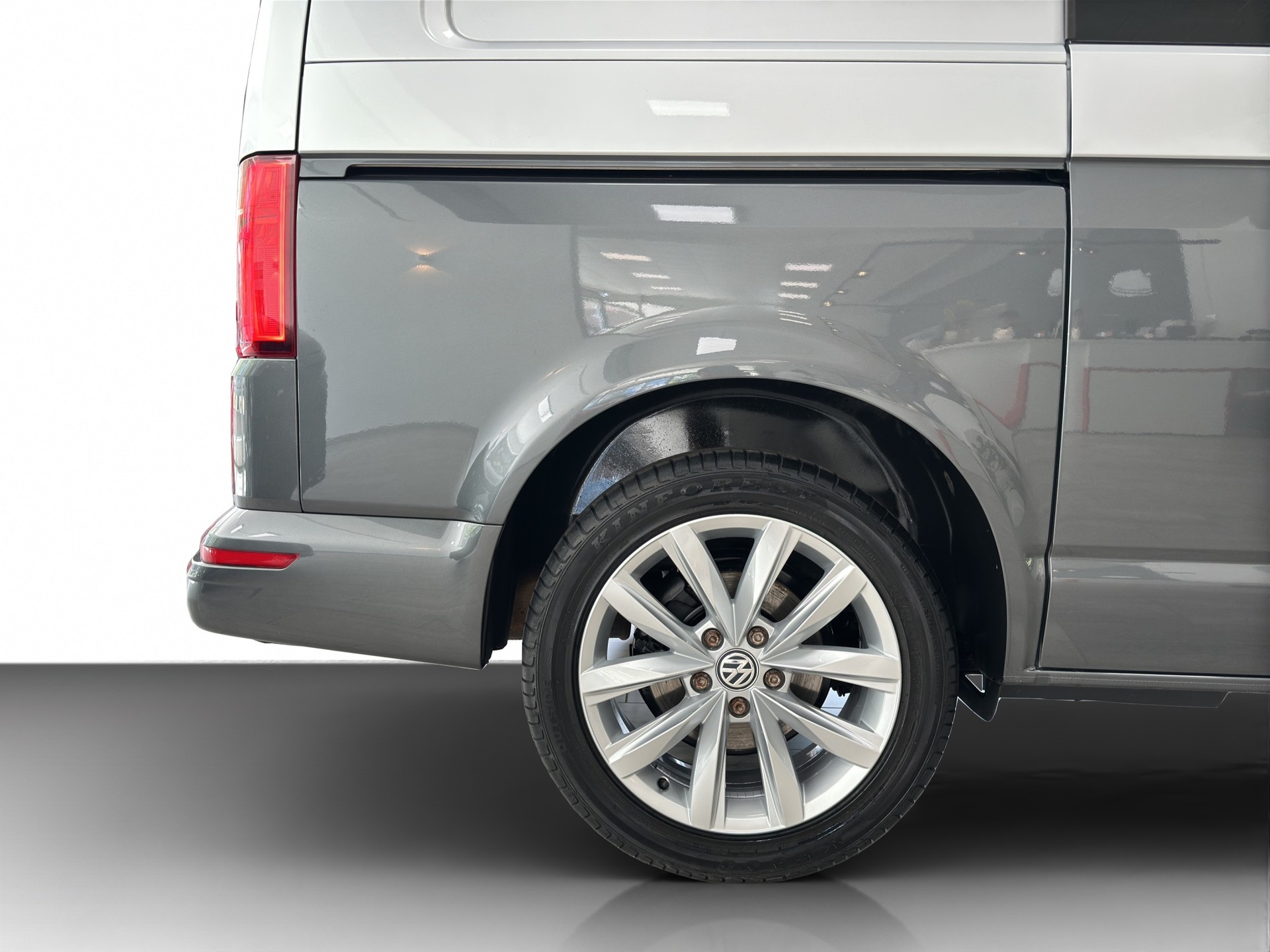 VW T6.1 2.0 Bi-TDI 4Motion DSG-image-11