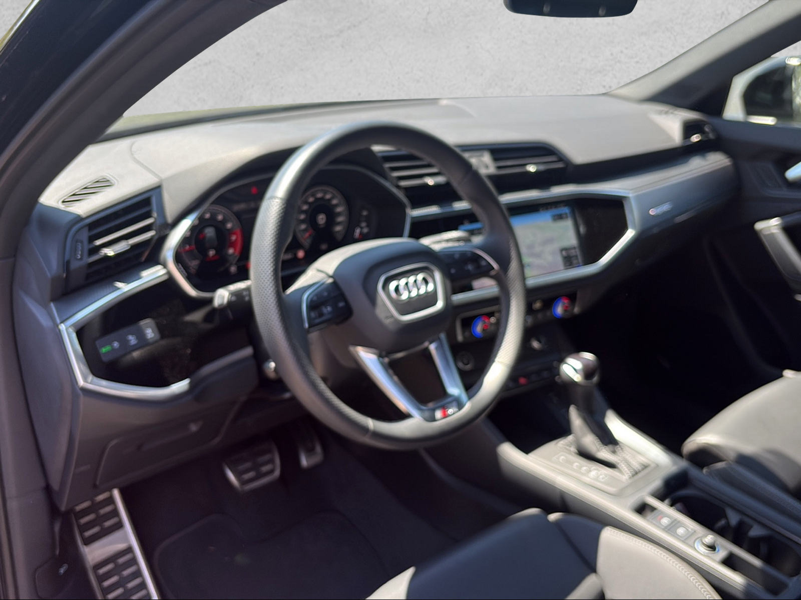 AUDI Q3 Sportback 45 TFSI S line quattro S-tronic-image-5