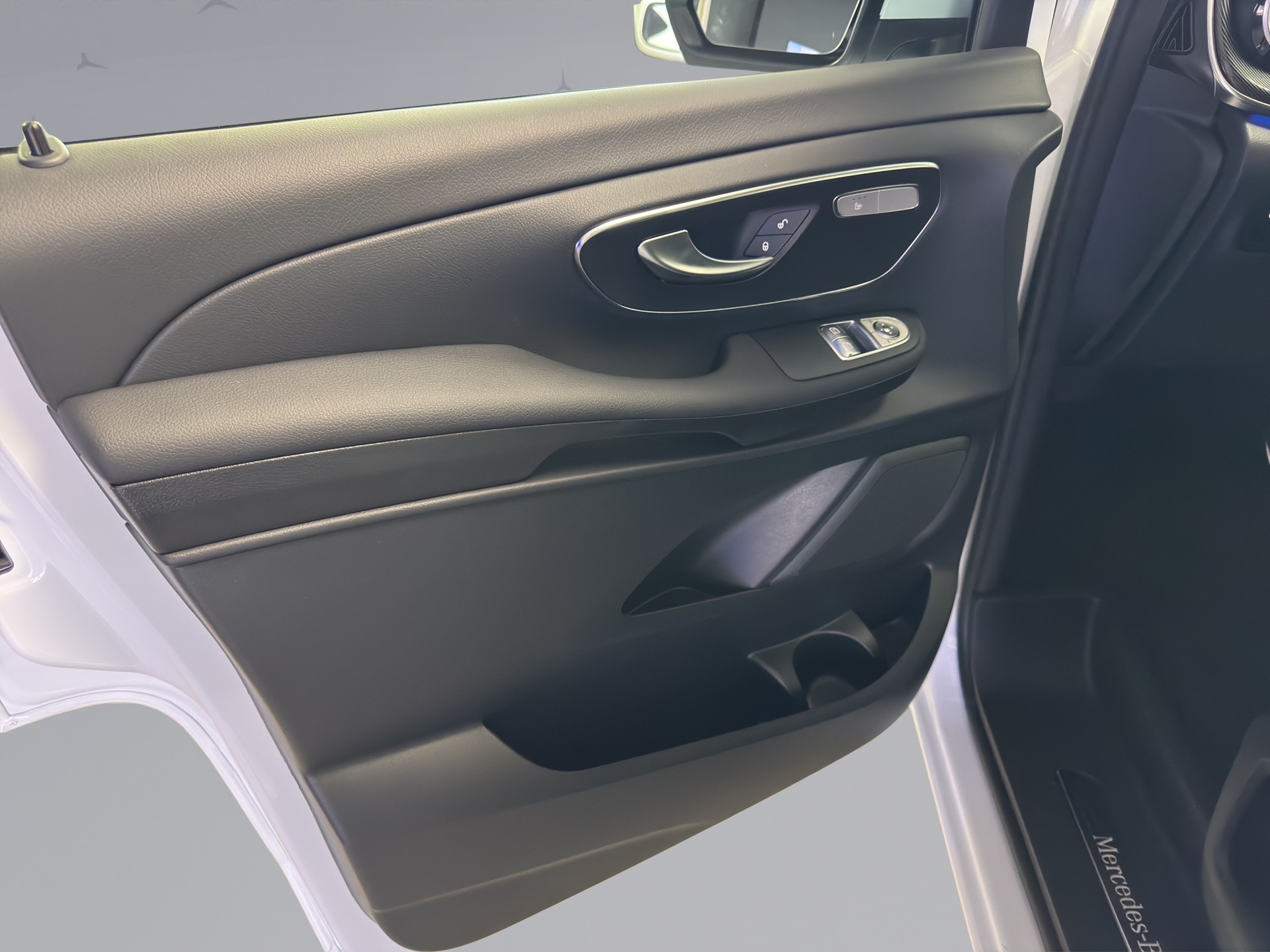 MERCEDES-BENZ V 250 d Style lang Van-image-14