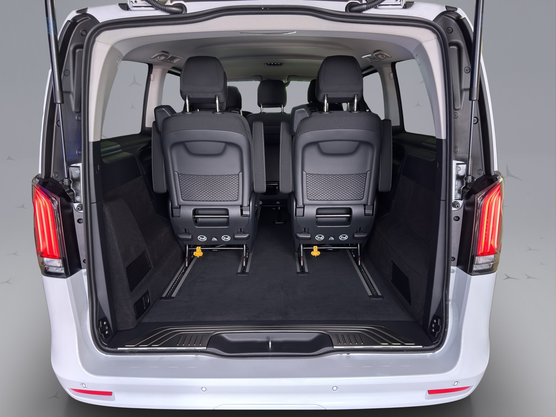 MERCEDES-BENZ V 250 d Style lang Van-image-17