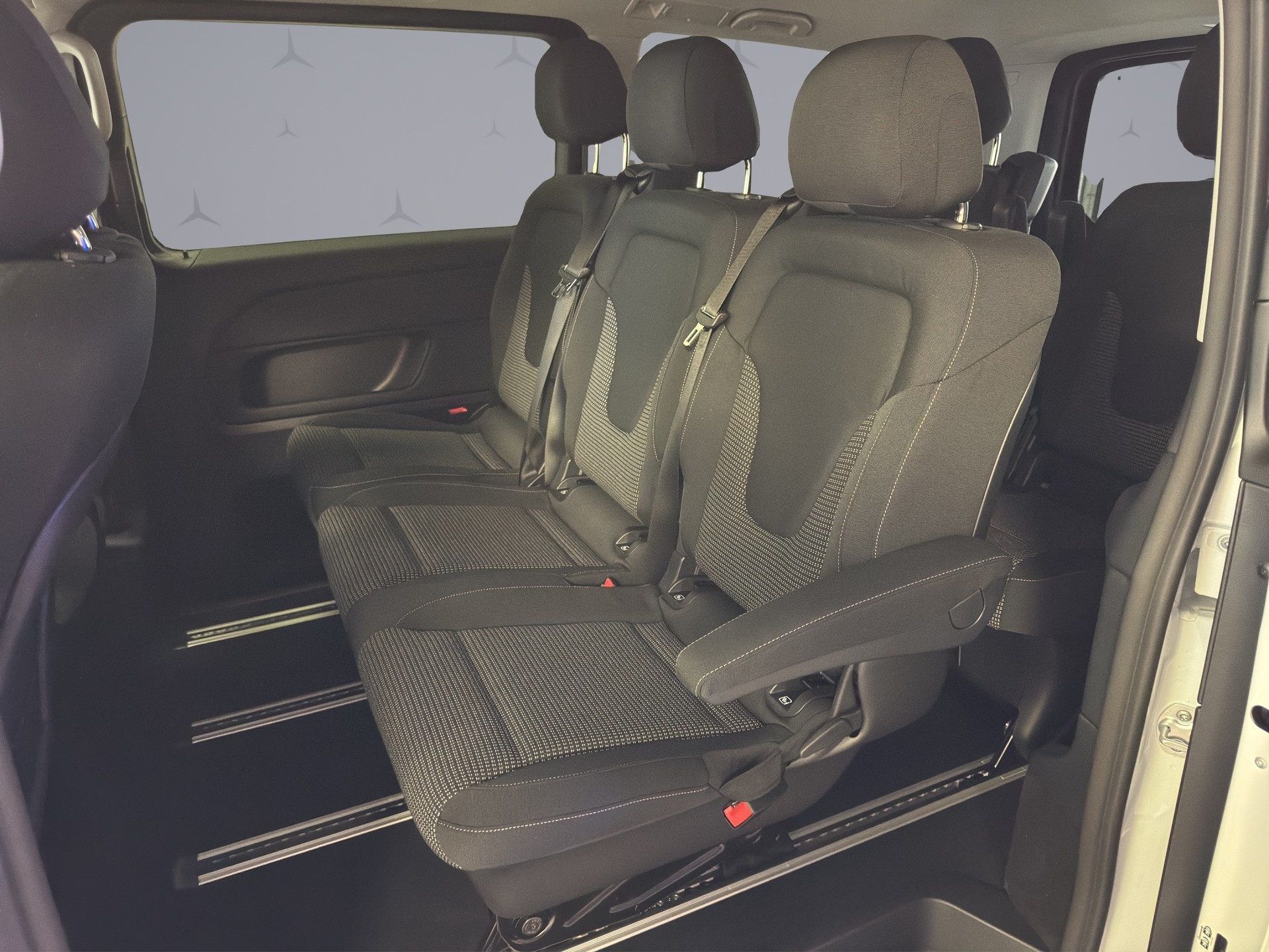 MERCEDES-BENZ V 250 d Style lang Van-image-9