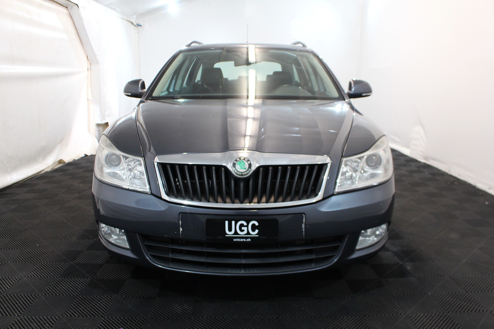 SKODA Octavia Combi 1.9 TDI Elegance DSG-showroom-element-1