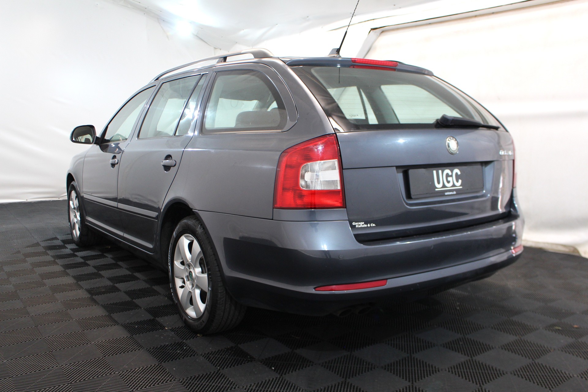 SKODA Octavia Combi 1.9 TDI Elegance DSG-showroom-element-3