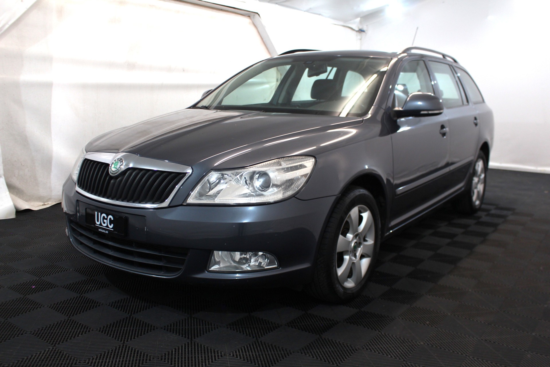 SKODA Octavia Combi 1.9 TDI Elegance DSG-showroom-element-2