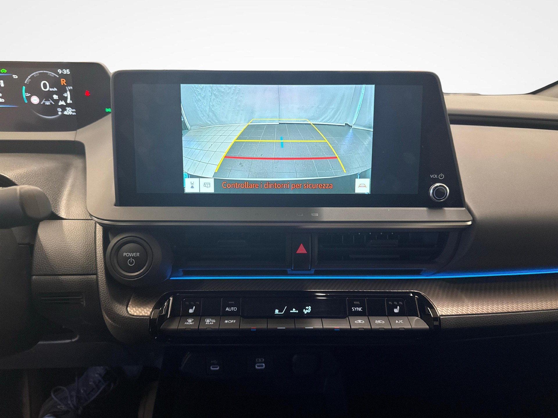 TOYOTA Prius 2.0 Plug-In-Hybrid Style-image-12