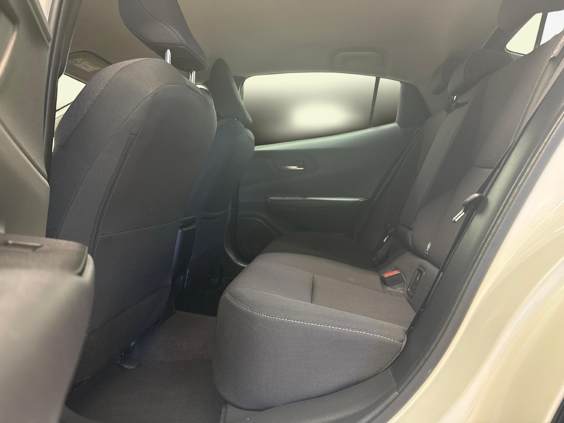 TOYOTA Prius 2.0 Plug-In-Hybrid Style-image-11