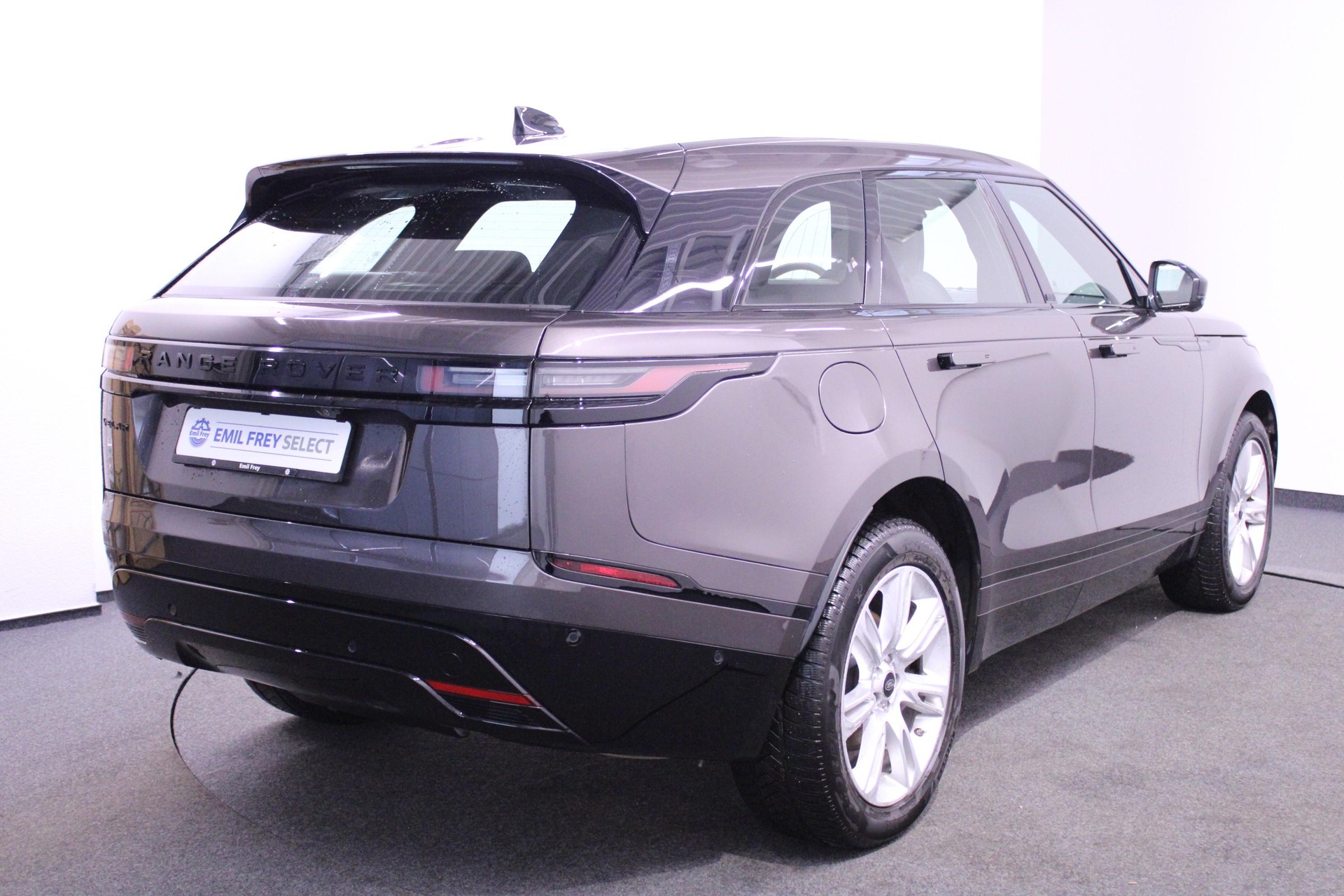 LAND ROVER Range Rover Velar 2.0 P400e R-Dynamic HSE-showroom-element-3