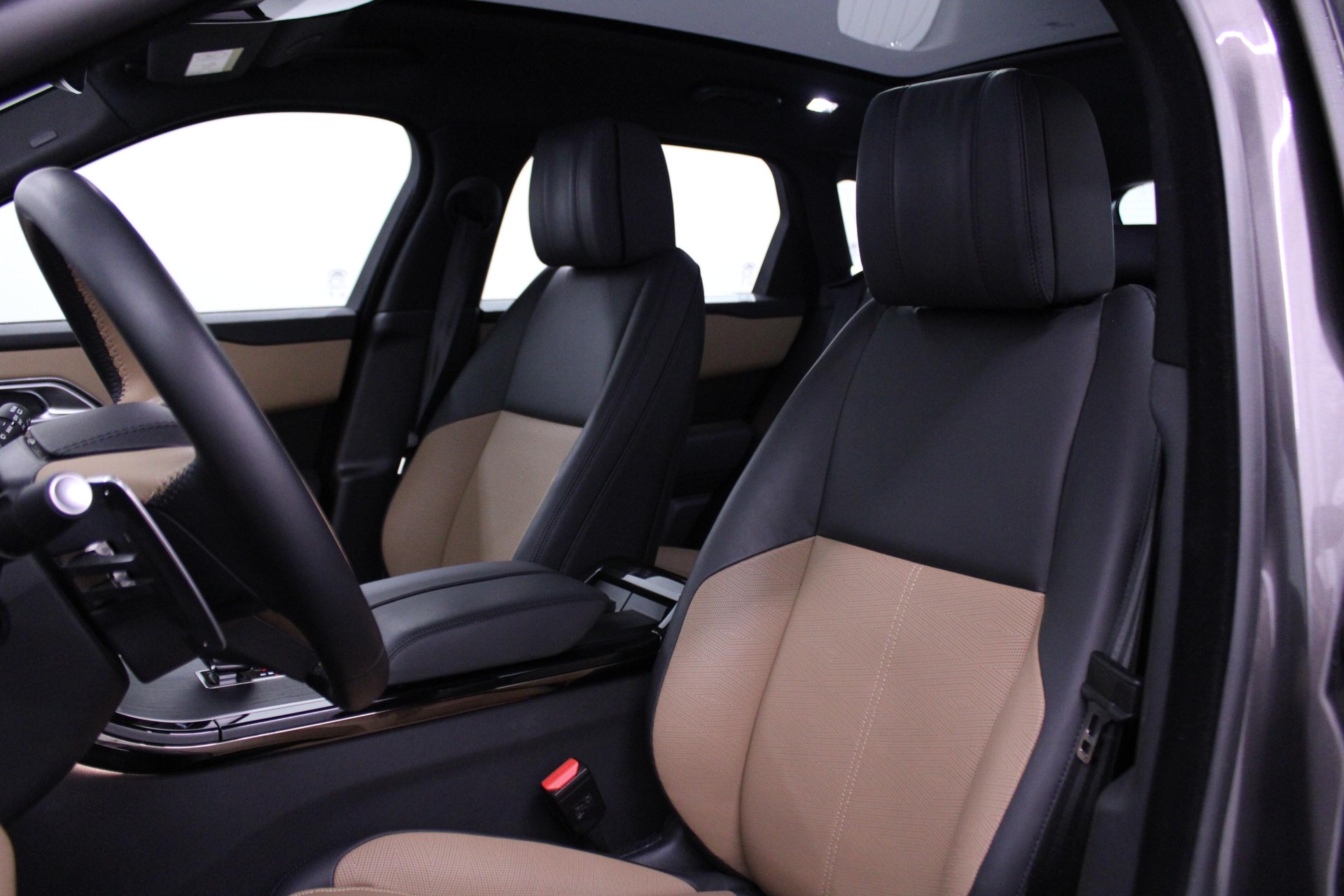 LAND ROVER Range Rover Velar 2.0 P400e R-Dynamic HSE / Herbstprämie von 500-2000 CHF oder 1.99% Leasing-Aktion auf Occasions-Fahrzeuge-image-8