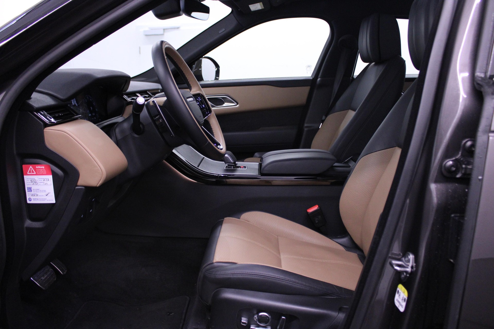 LAND ROVER Range Rover Velar 2.0 P400e R-Dynamic HSE / Herbstprämie von 500-2000 CHF oder 1.99% Leasing-Aktion auf Occasions-Fahrzeuge-image-7