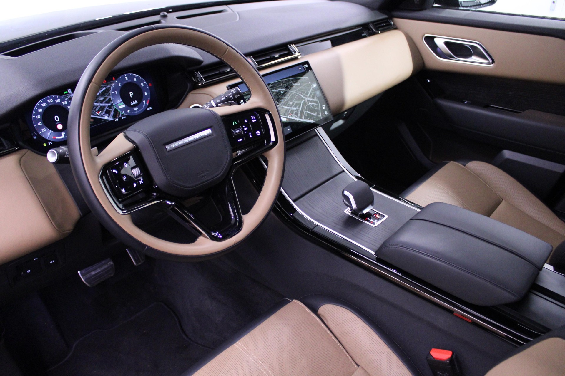LAND ROVER Range Rover Velar 2.0 P400e R-Dynamic HSE / Herbstprämie von 500-2000 CHF oder 1.99% Leasing-Aktion auf Occasions-Fahrzeuge-image-6