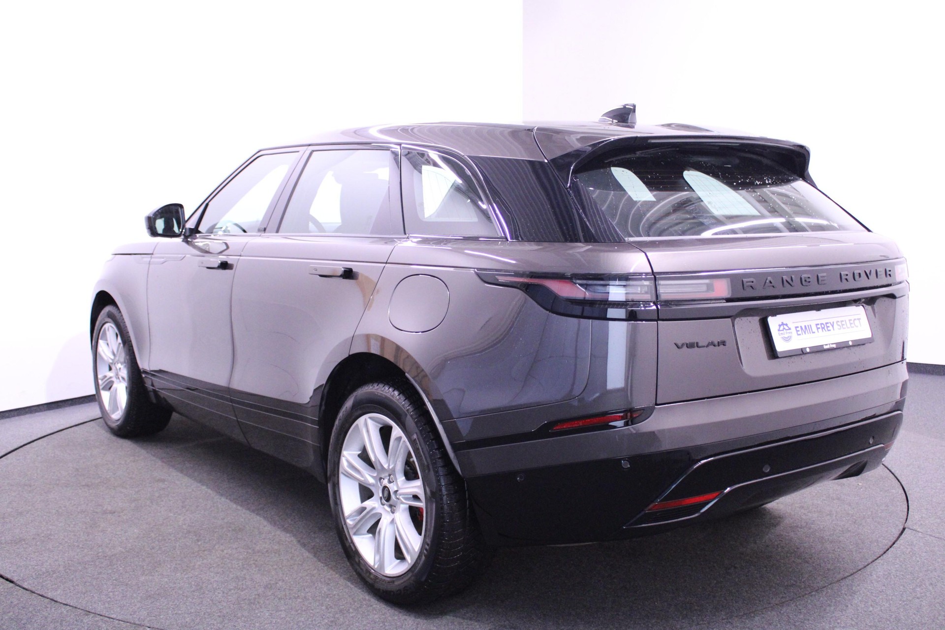 LAND ROVER Range Rover Velar 2.0 P400e R-Dynamic HSE / Herbstprämie von 500-2000 CHF oder 1.99% Leasing-Aktion auf Occasions-Fahrzeuge-image-4