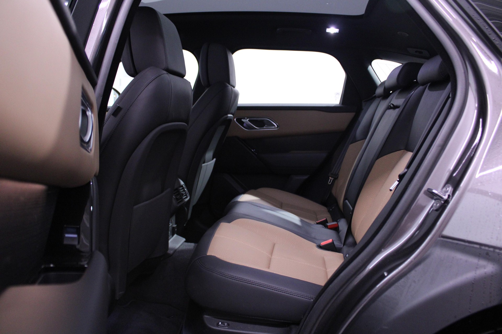 LAND ROVER Range Rover Velar 2.0 P400e R-Dynamic HSE /-image-9