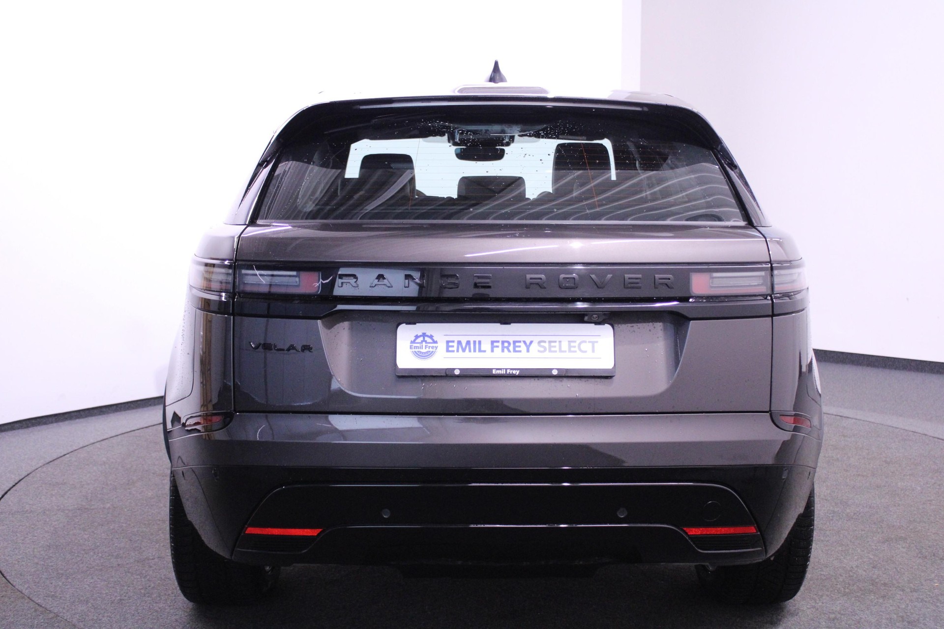 LAND ROVER Range Rover Velar 2.0 P400e R-Dynamic HSE / Herbstprämie von 500-2000 CHF oder 1.99% Leasing-Aktion auf Occasions-Fahrzeuge-showroom-element-2